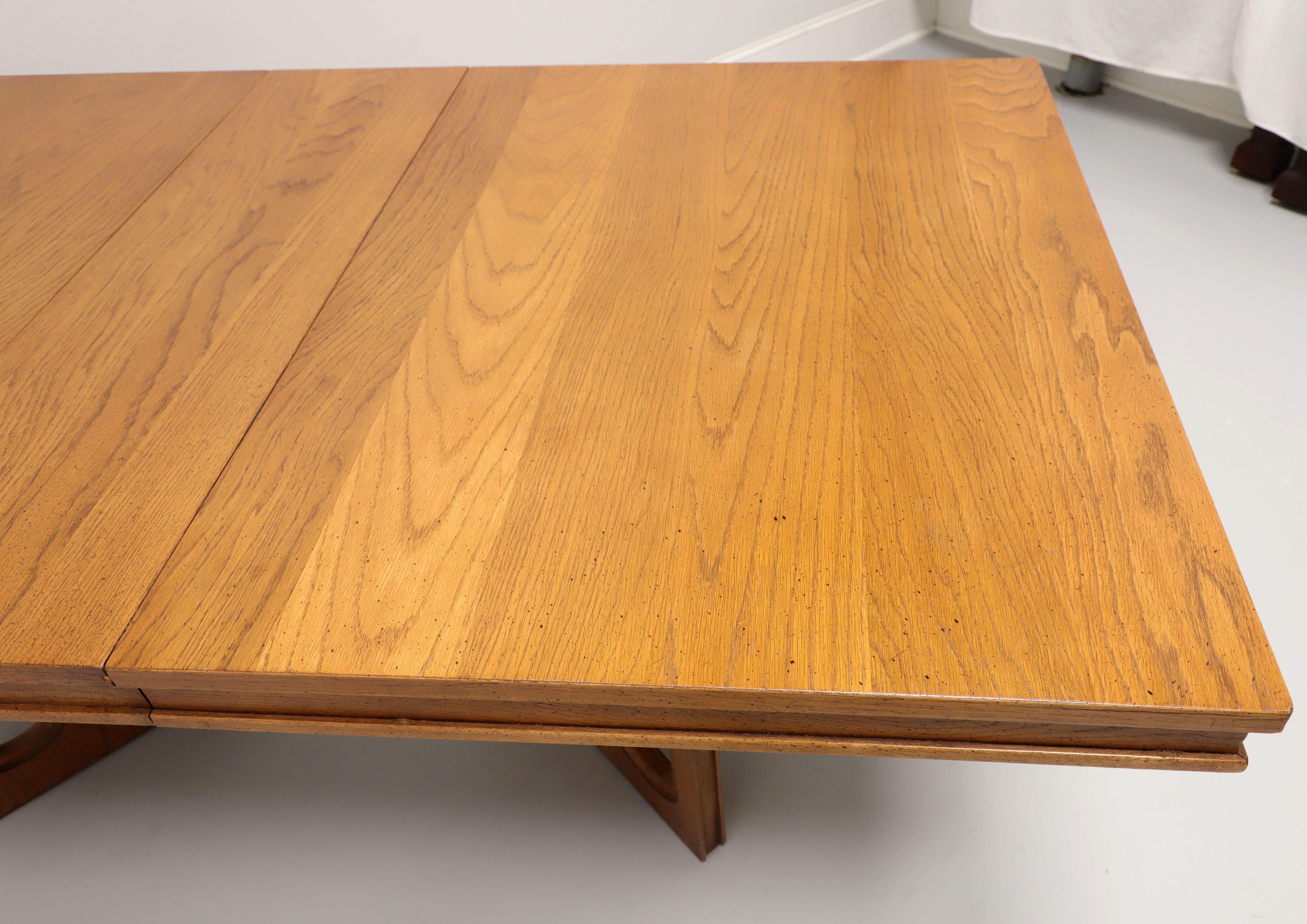 BROYHILL PREMIER Mid 20th Century Oak Brutalist Style Dining Table In Good Condition For Sale In Charlotte, NC