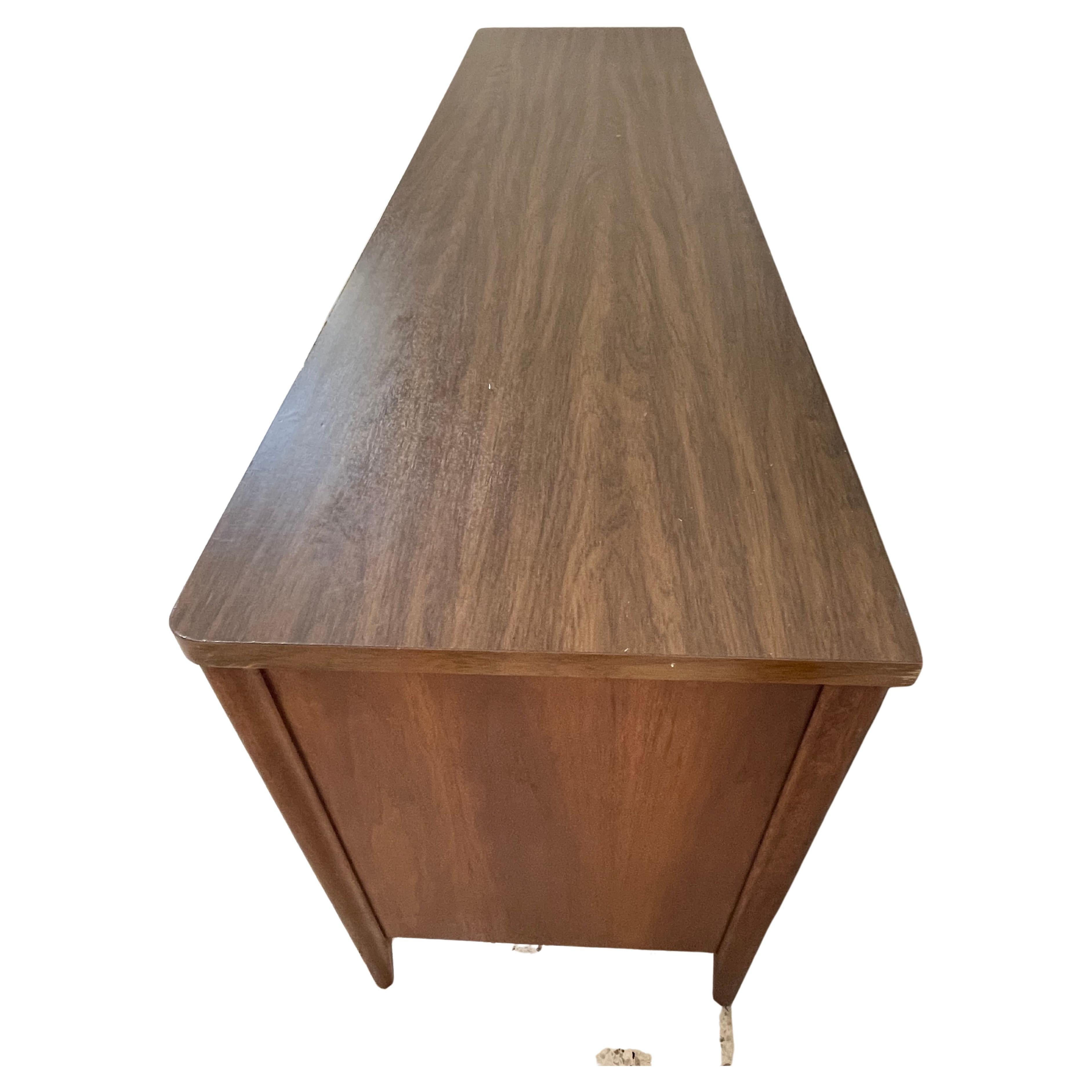 Broyhill Premier Mid-Century Walnutt Dresser For Sale 2