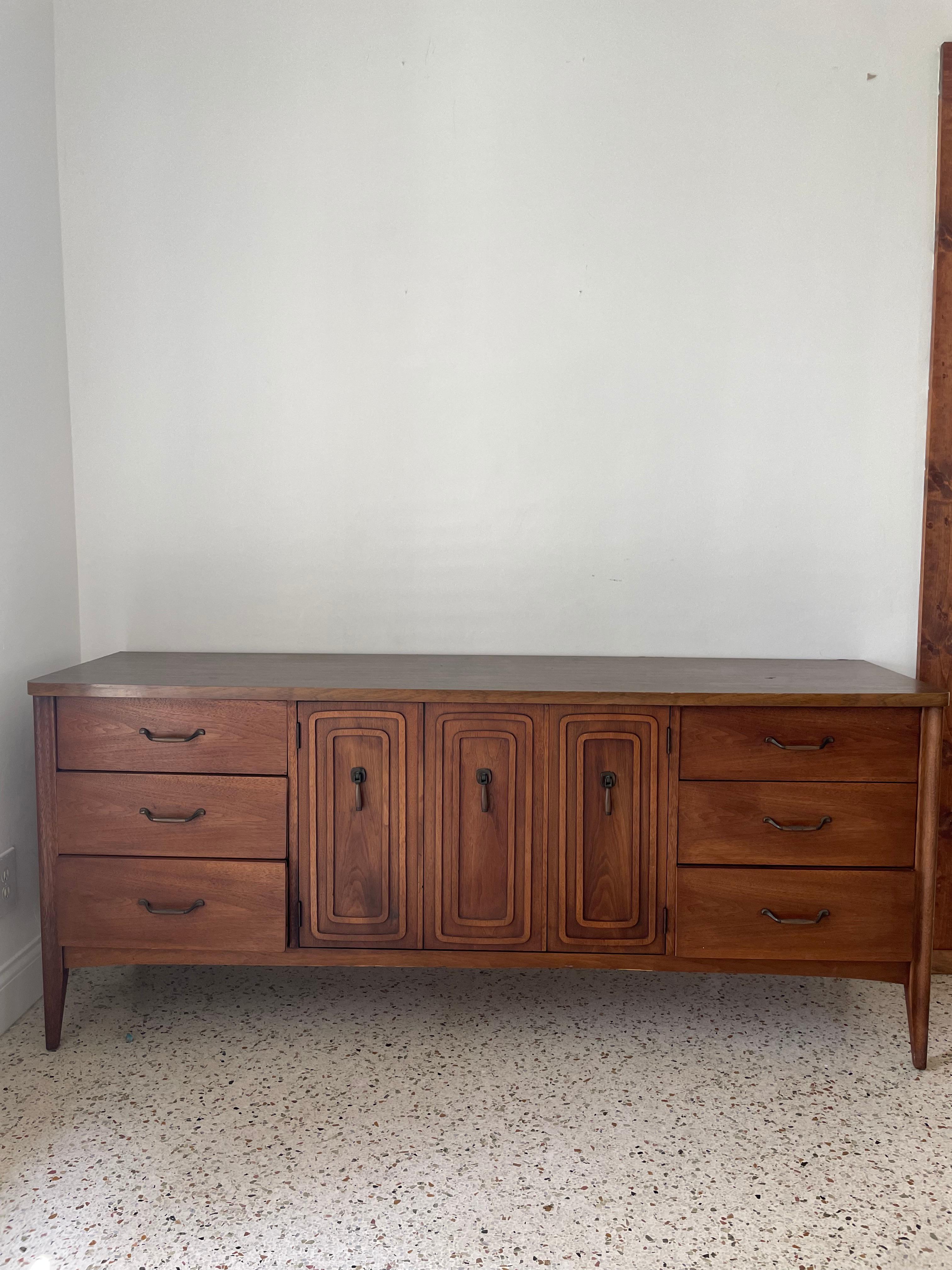 discontinued broyhill chest of drawers