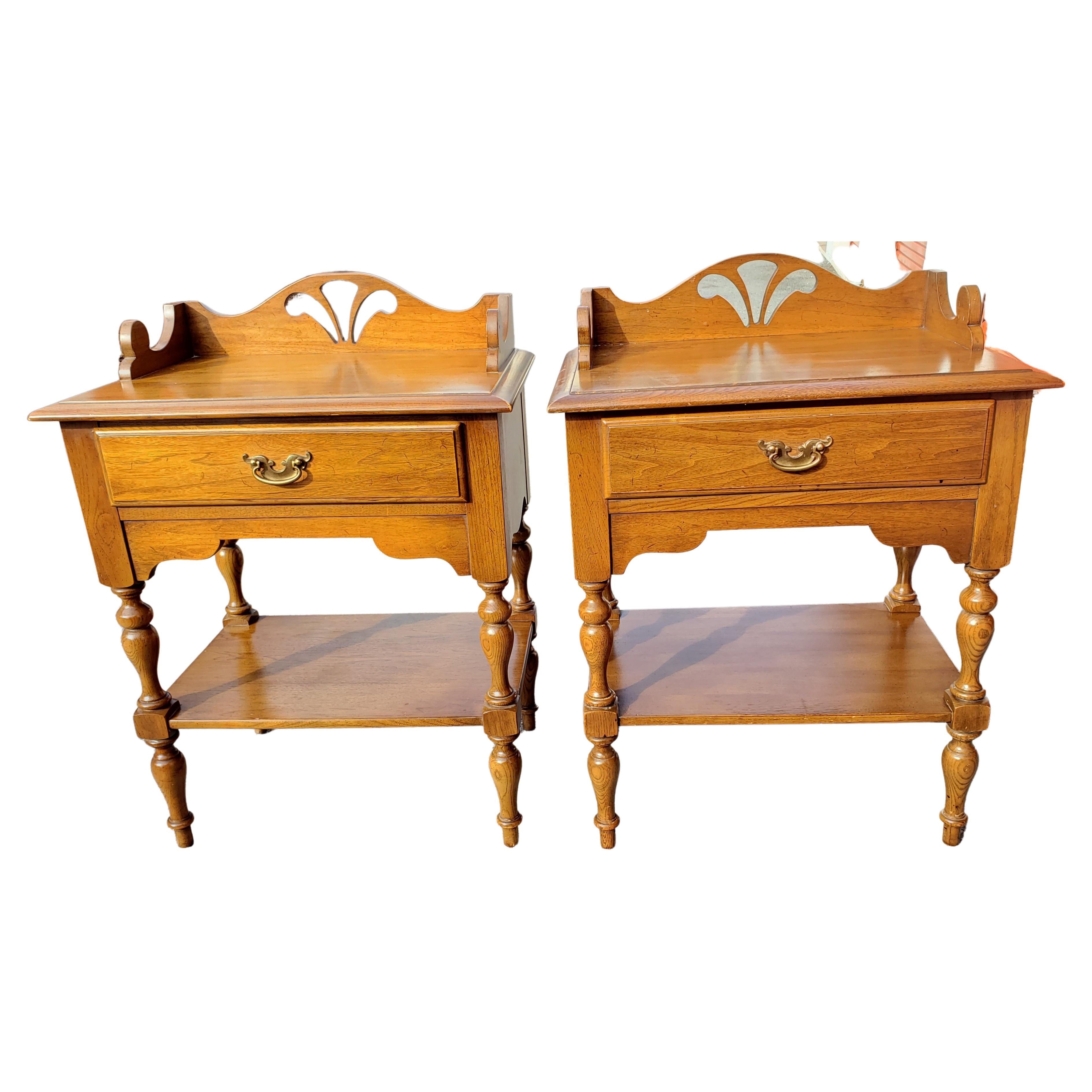 Beautiful pair of solid maple nightstands end tables, bedside tables from the Penn Colony Collection of Broyhill Premier in good condition. Very solid construction.
Good vintage condition with Wear appropriate with age and normal use. Measure 24