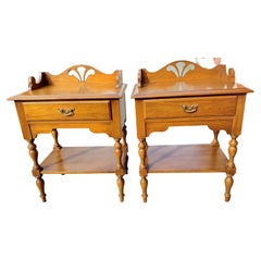 Broyhill Premier Penn Colony Nachttische und Beistelltische, ca. 1970er Jahre, ein Paar