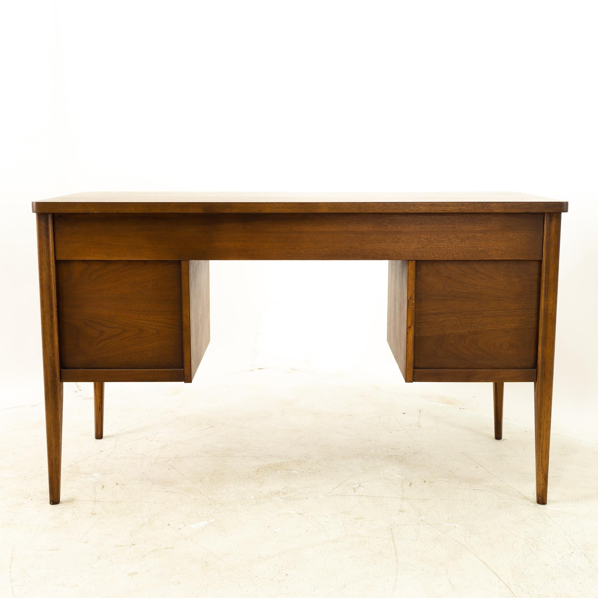 Broyhill Premier Saga Mid Century Walnut and Brass Desk In Good Condition In Countryside, IL