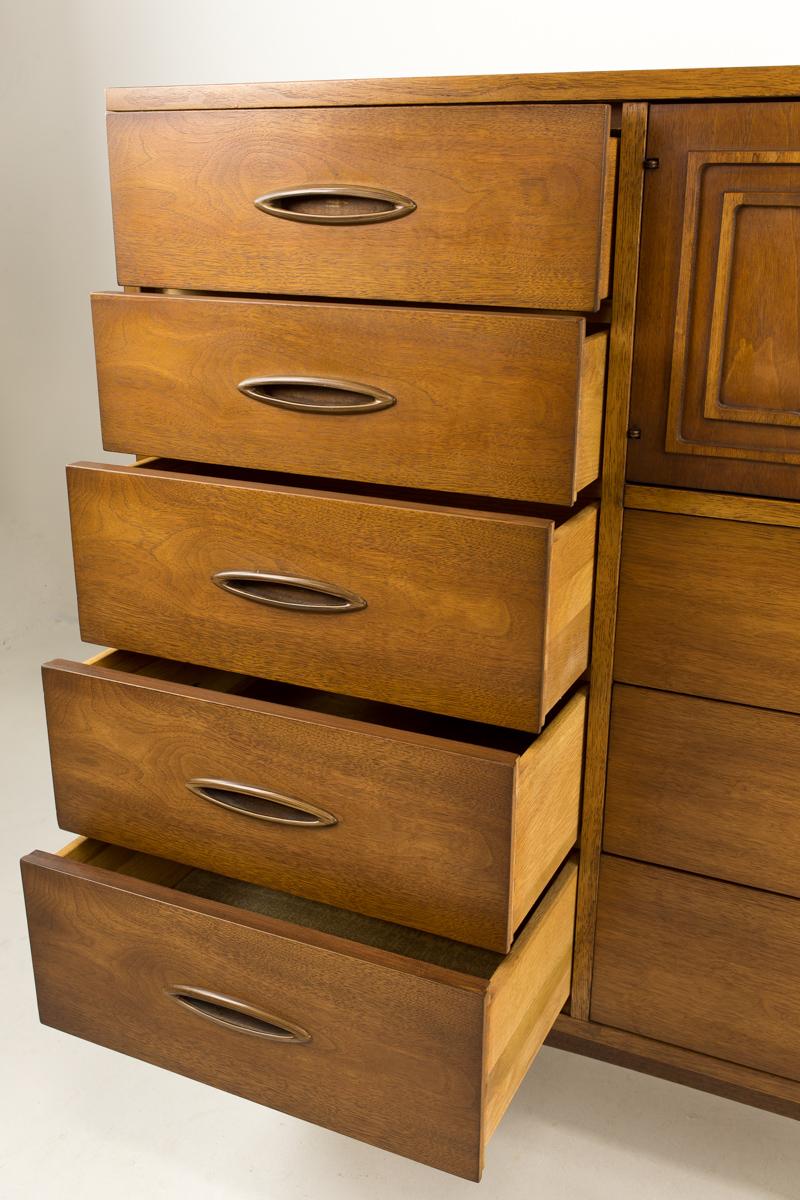 Wood Broyhill Premier Sculptra Magna Mid Century 8 Drawer Highboy Dresser