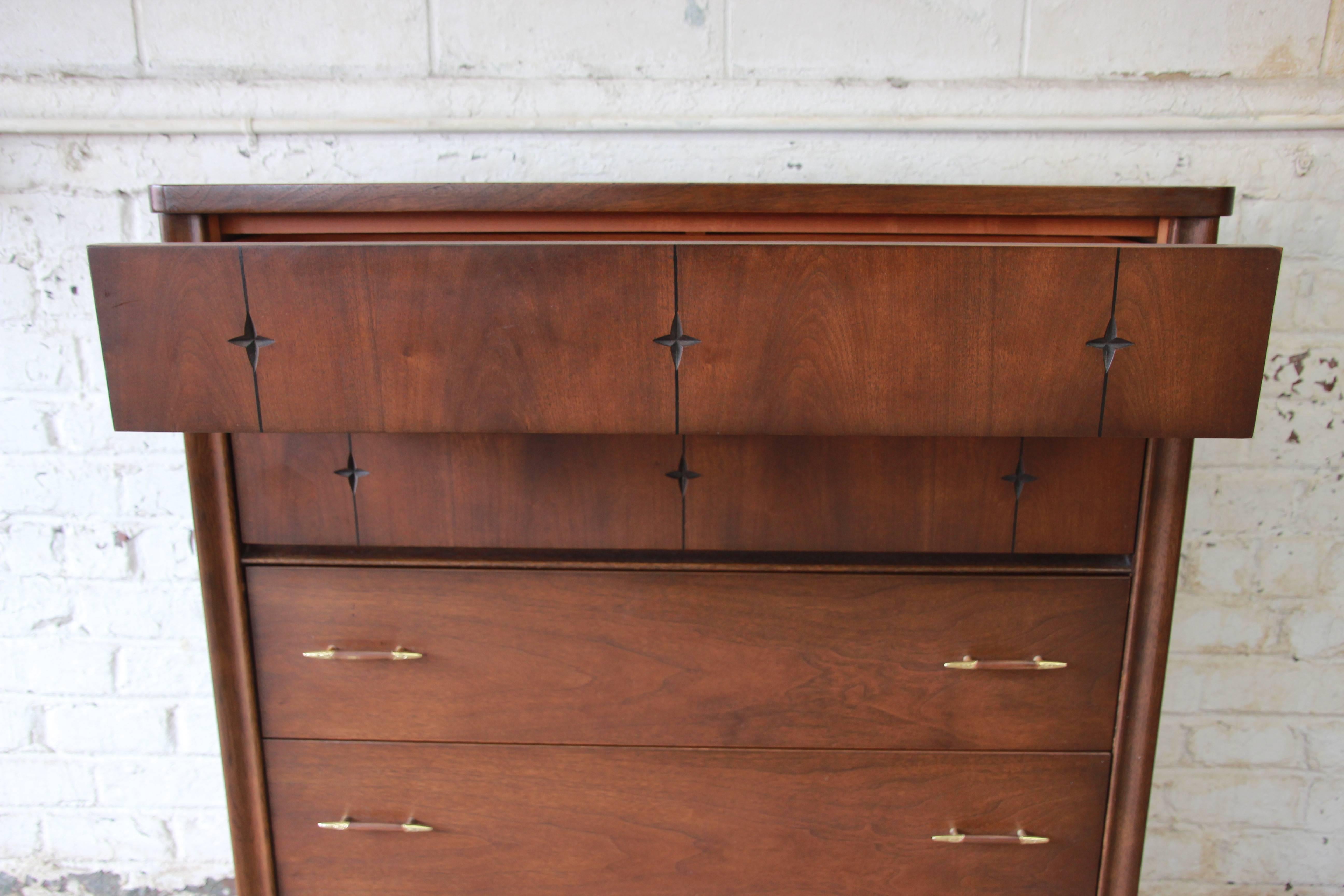 Broyhill Saga Mid-Century Modern Walnut Highboy Dresser In Excellent Condition In South Bend, IN