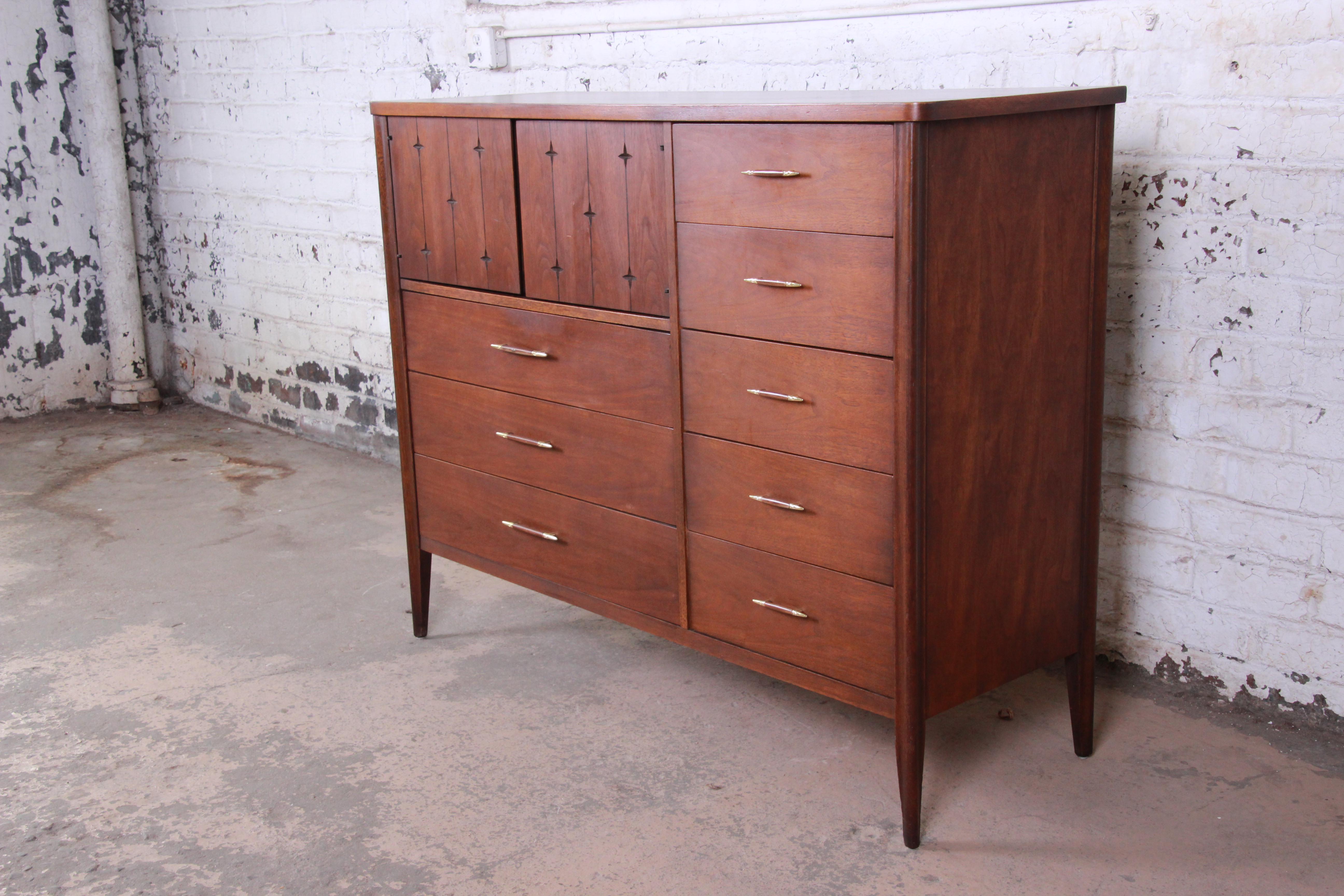 broyhill gentleman's chest