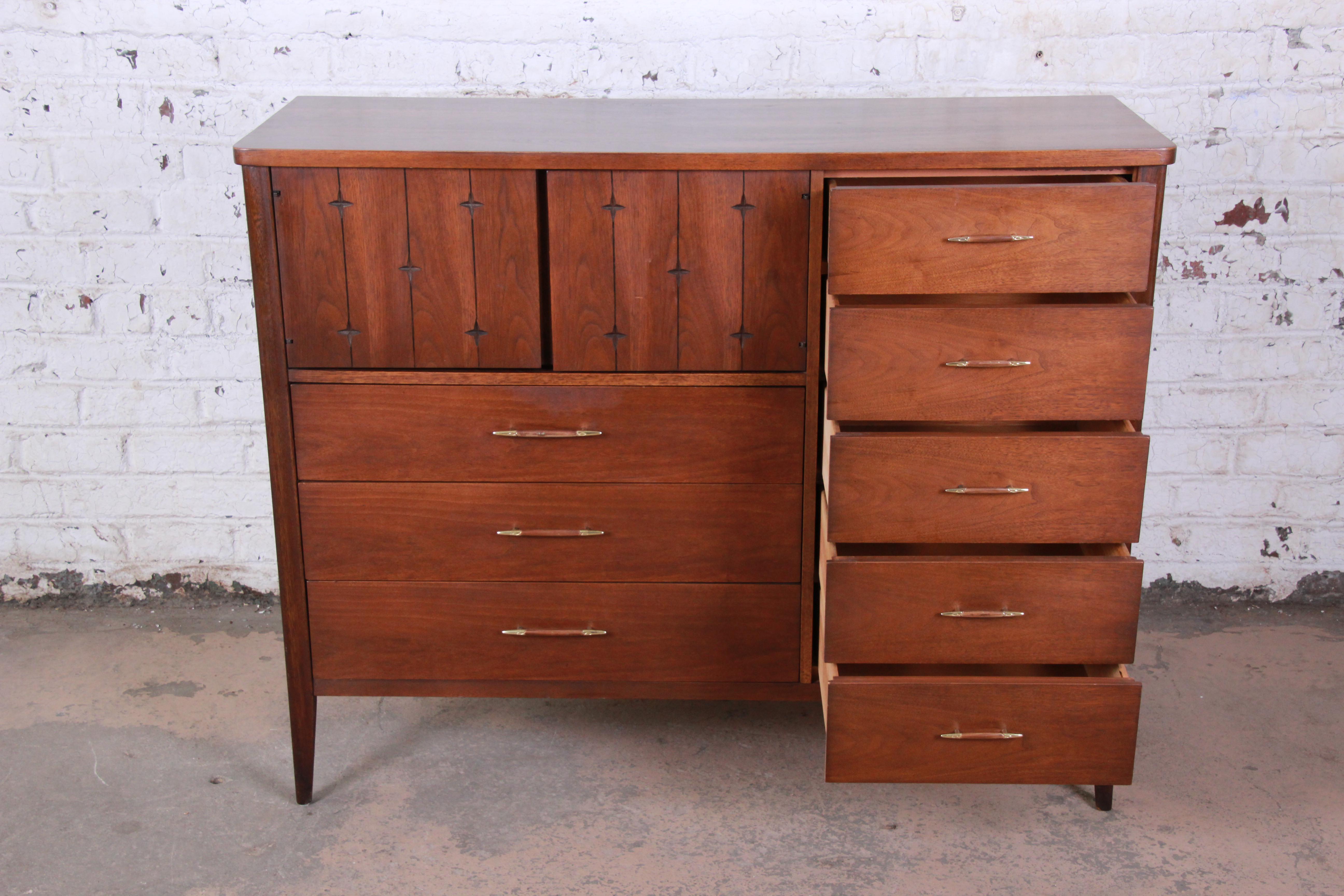 American Broyhill Saga Mid-Century Modern Walnut Magna Gentleman's Chest, 1960s