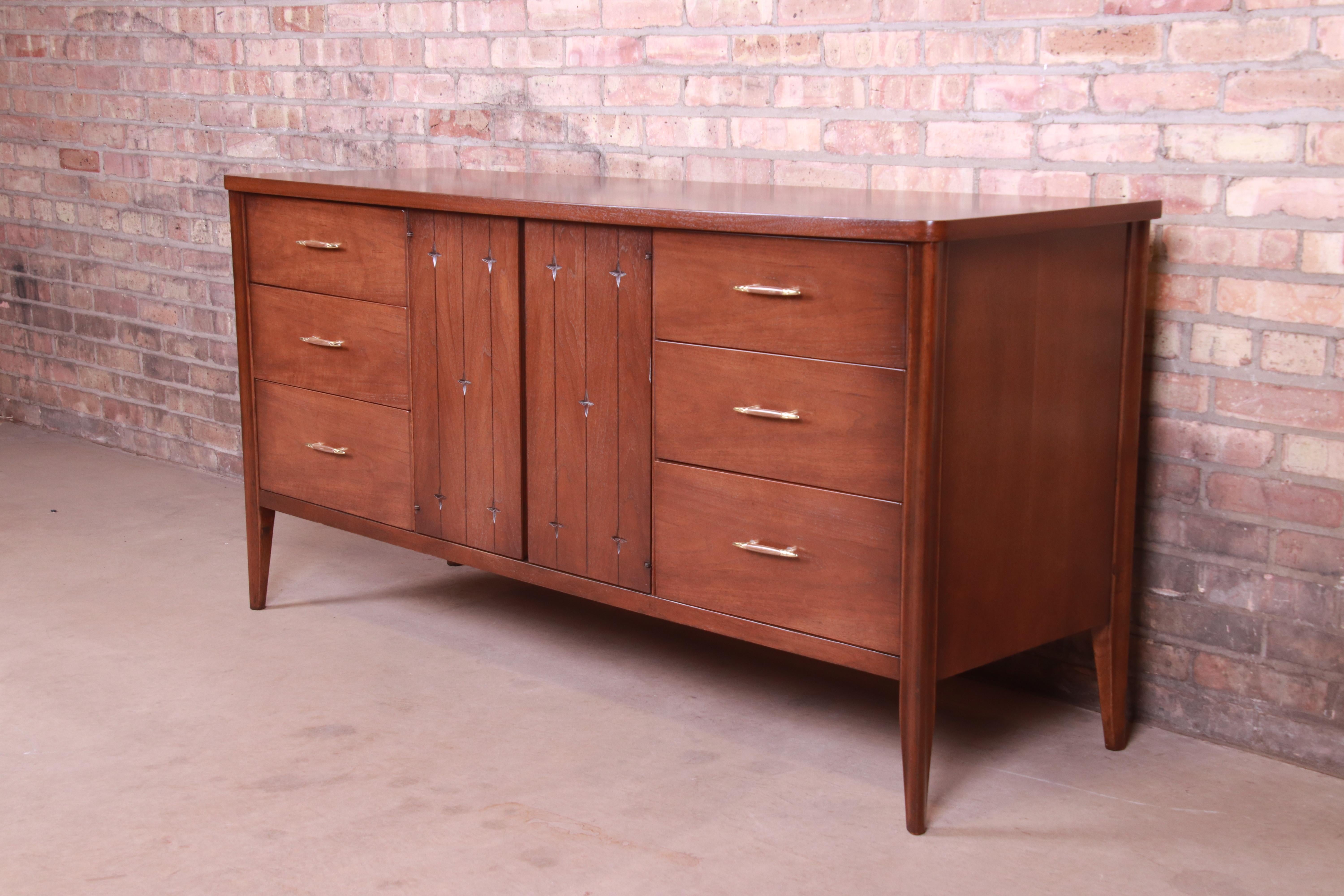 A gorgeous Mid-Century Modern nine-drawer dresser or credenza

By Broyhill 