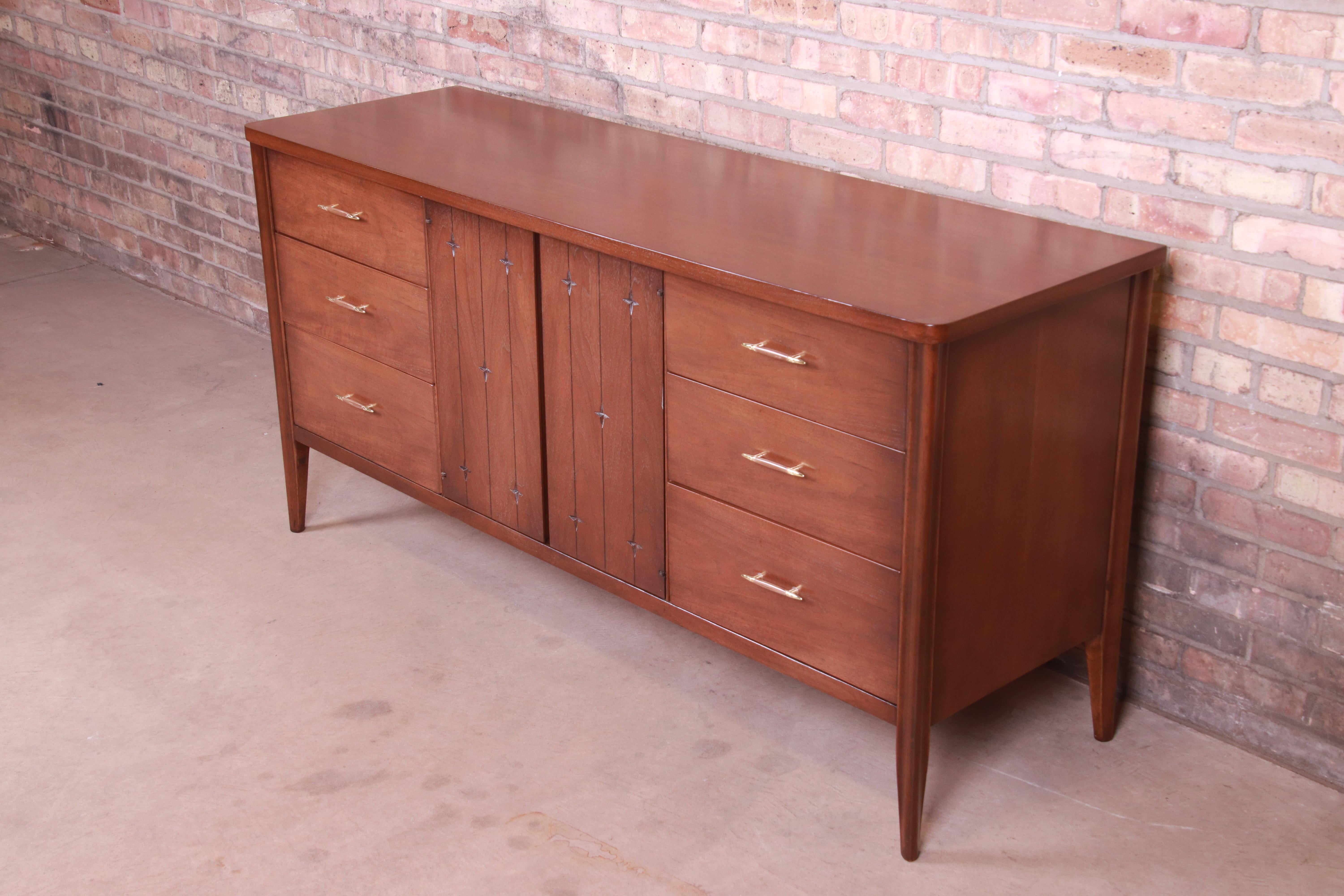 broyhill saga bedroom set