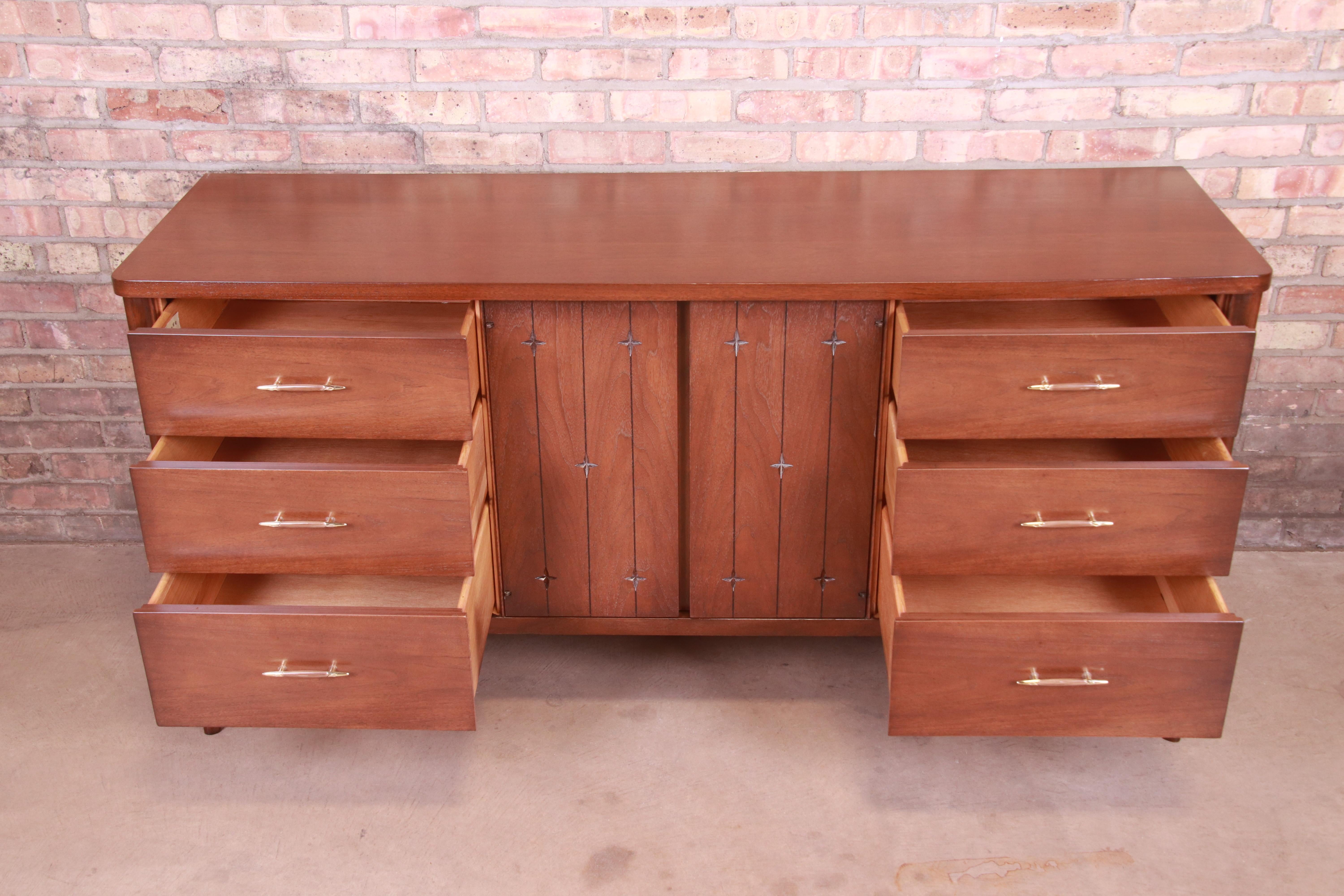 Broyhill Saga Mid-Century Modern Walnut Triple Dresser or Credenza, Refinished In Good Condition In South Bend, IN