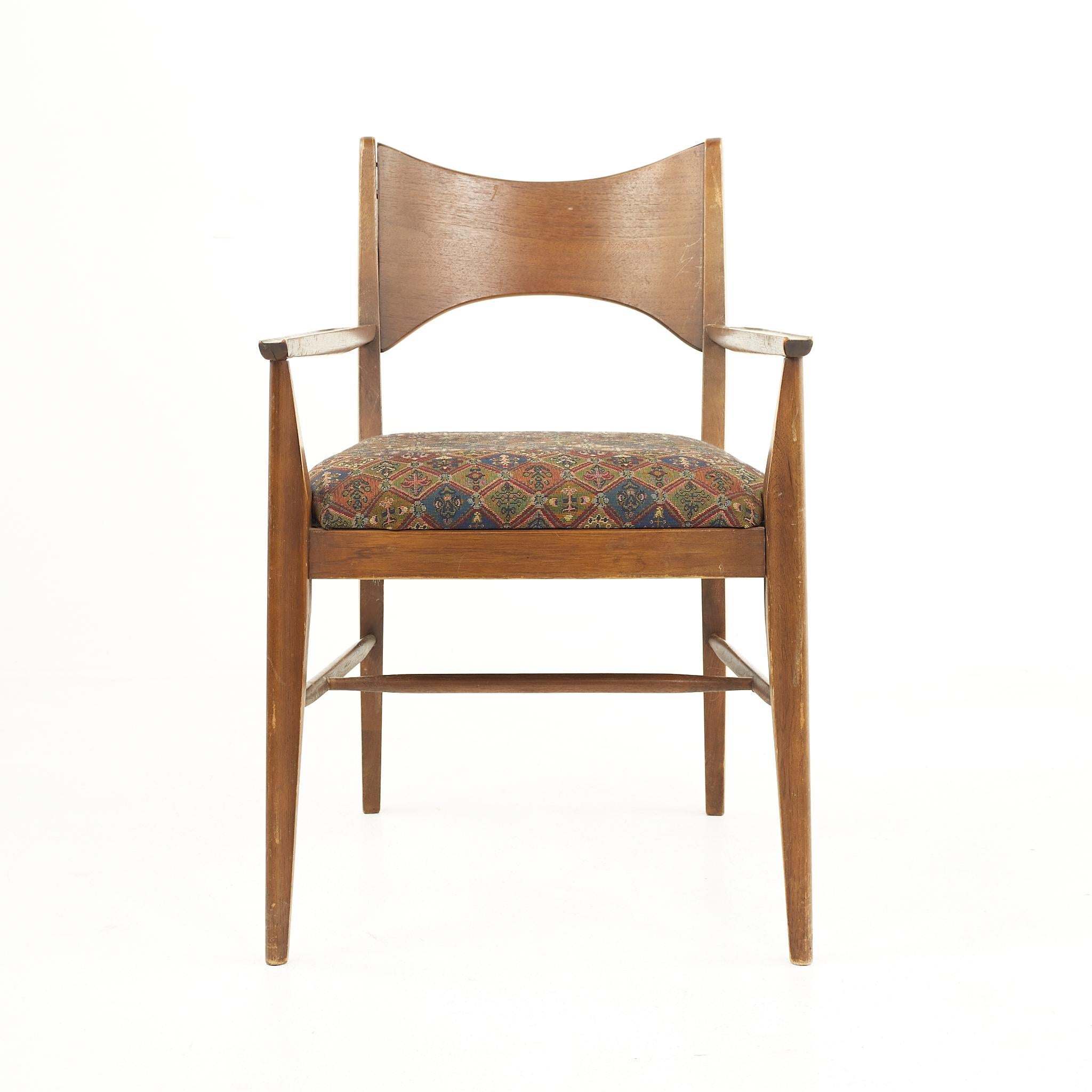 Broyhill Saga Mid-Century Walnut Dining Chairs, Set of 6 In Good Condition In Franklin Park, IL
