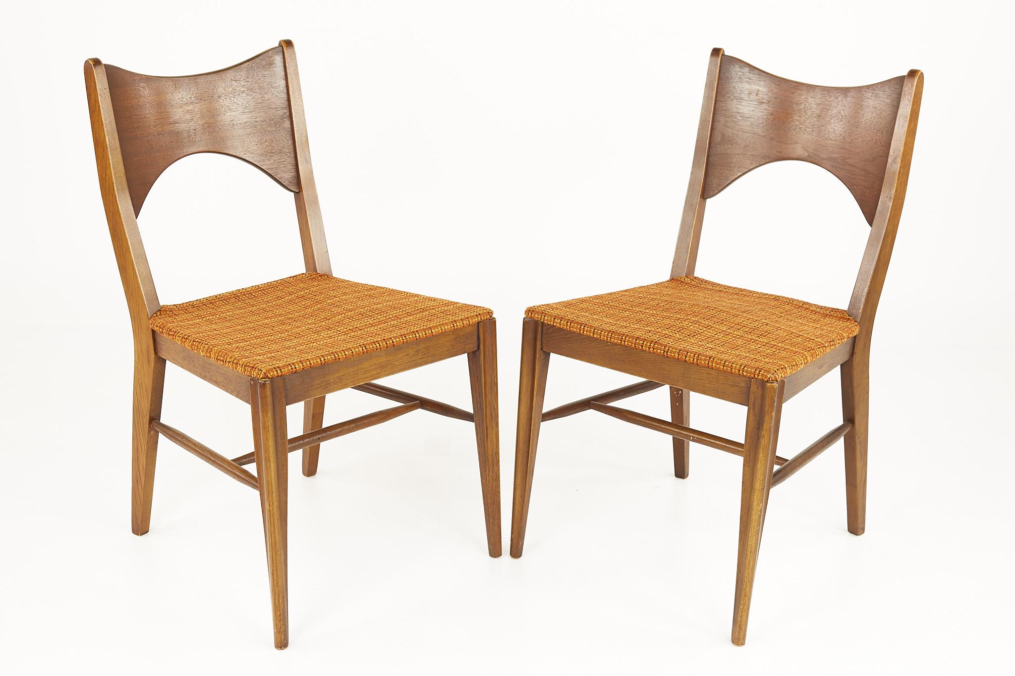 Broyhill Saga Mid Century Walnut Dining Chairs, Set of 6 In Good Condition In Countryside, IL