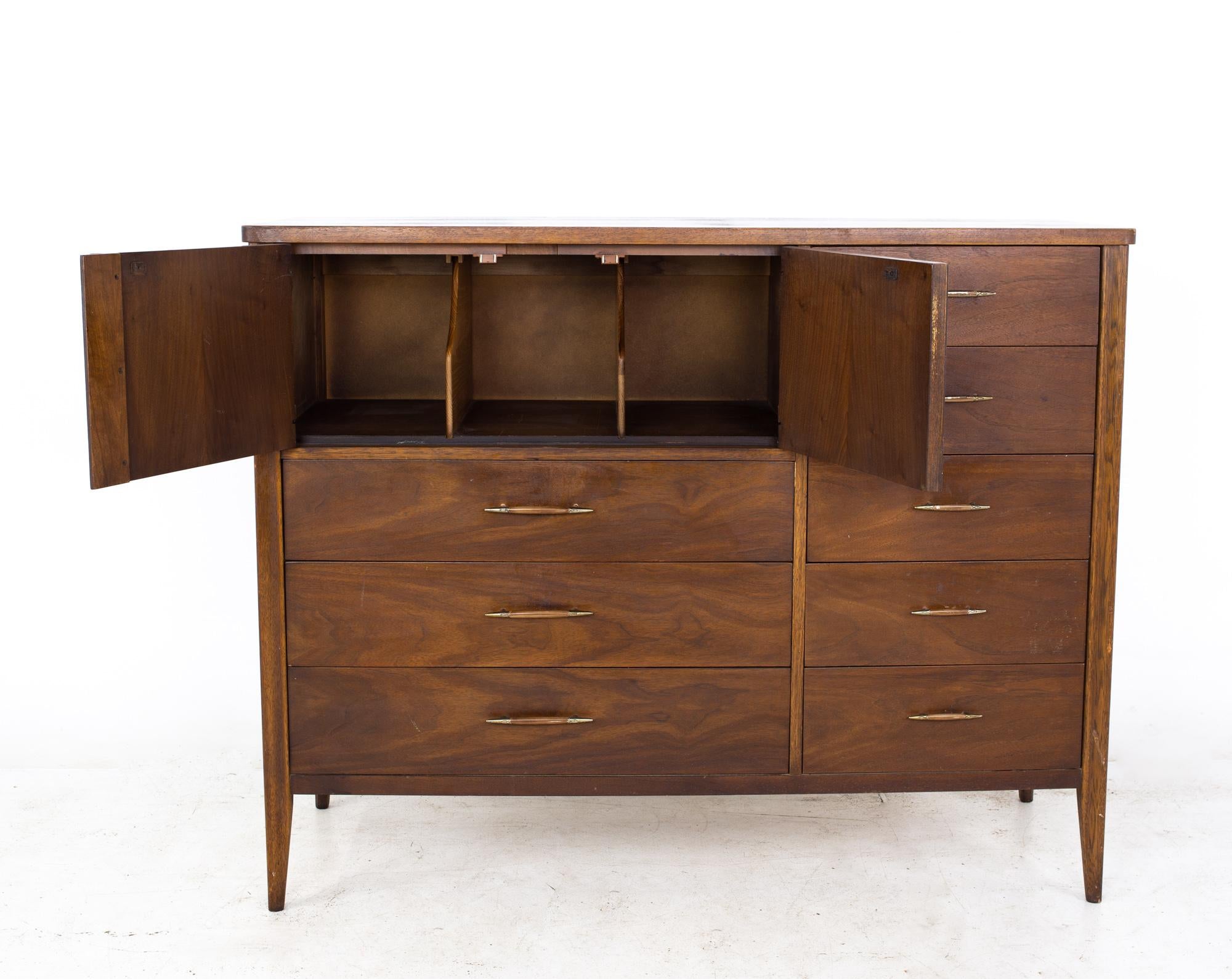 Broyhill Saga Mid Century Walnut Magna Highboy Dresser In Good Condition In Countryside, IL