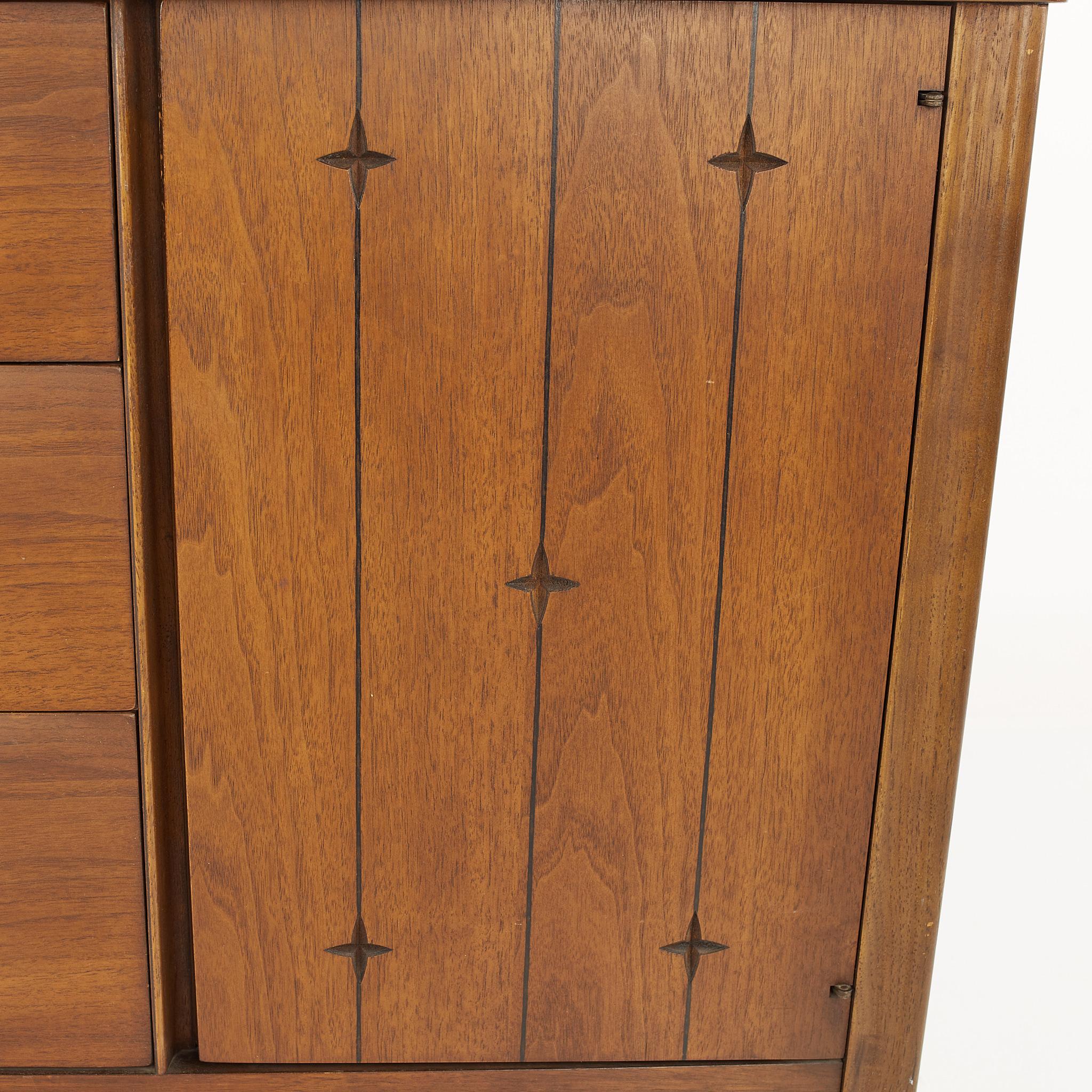 Broyhill Saga Mid Century Walnut Sideboard Credenza 4