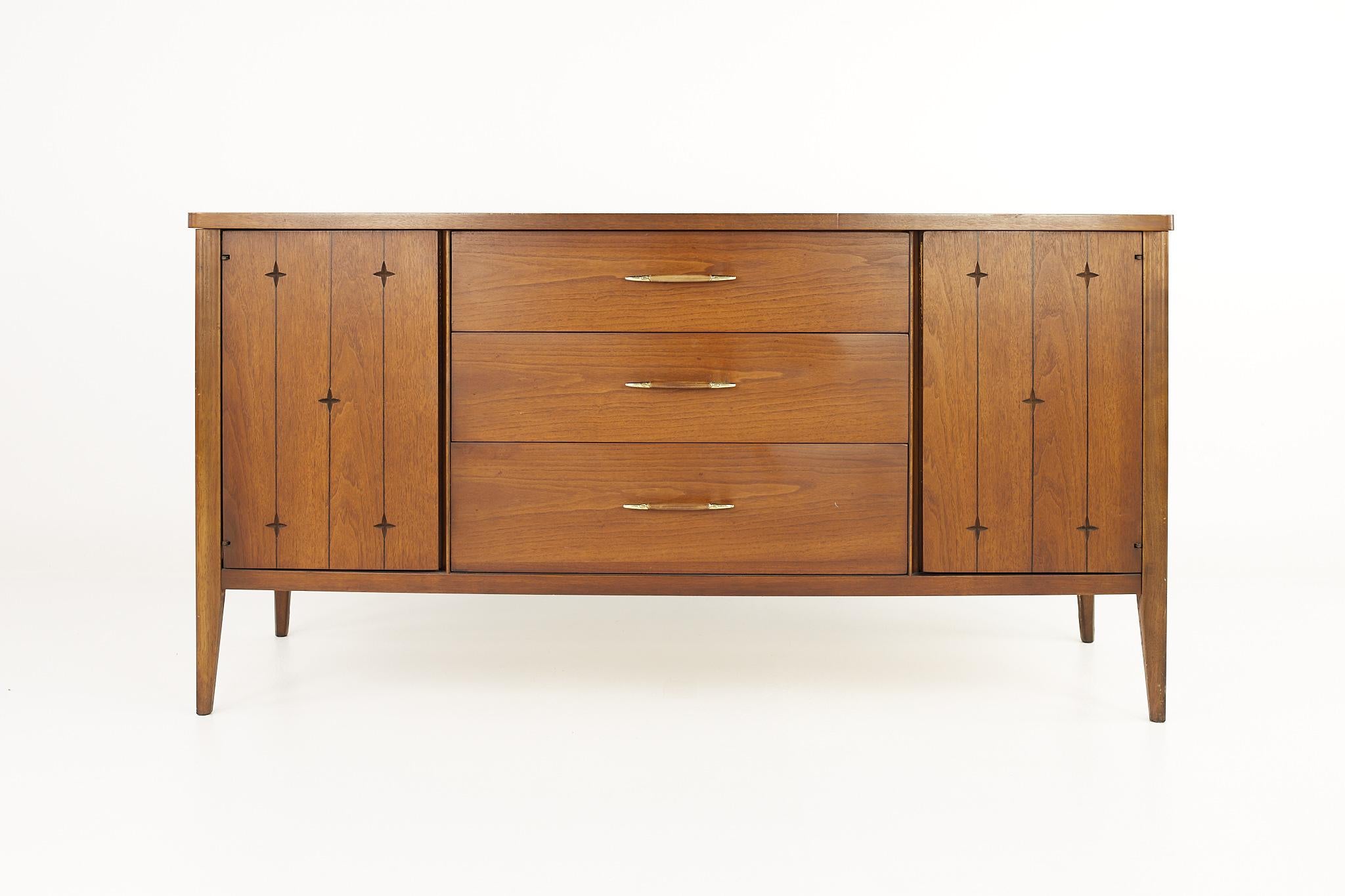 Broyhill Saga mid century walnut sideboard credenza

This credenza measures: 60.25 wide x 19.75 deep x 31 inches high

?All pieces of furniture can be had in what we call restored vintage condition. That means the piece is restored upon purchase