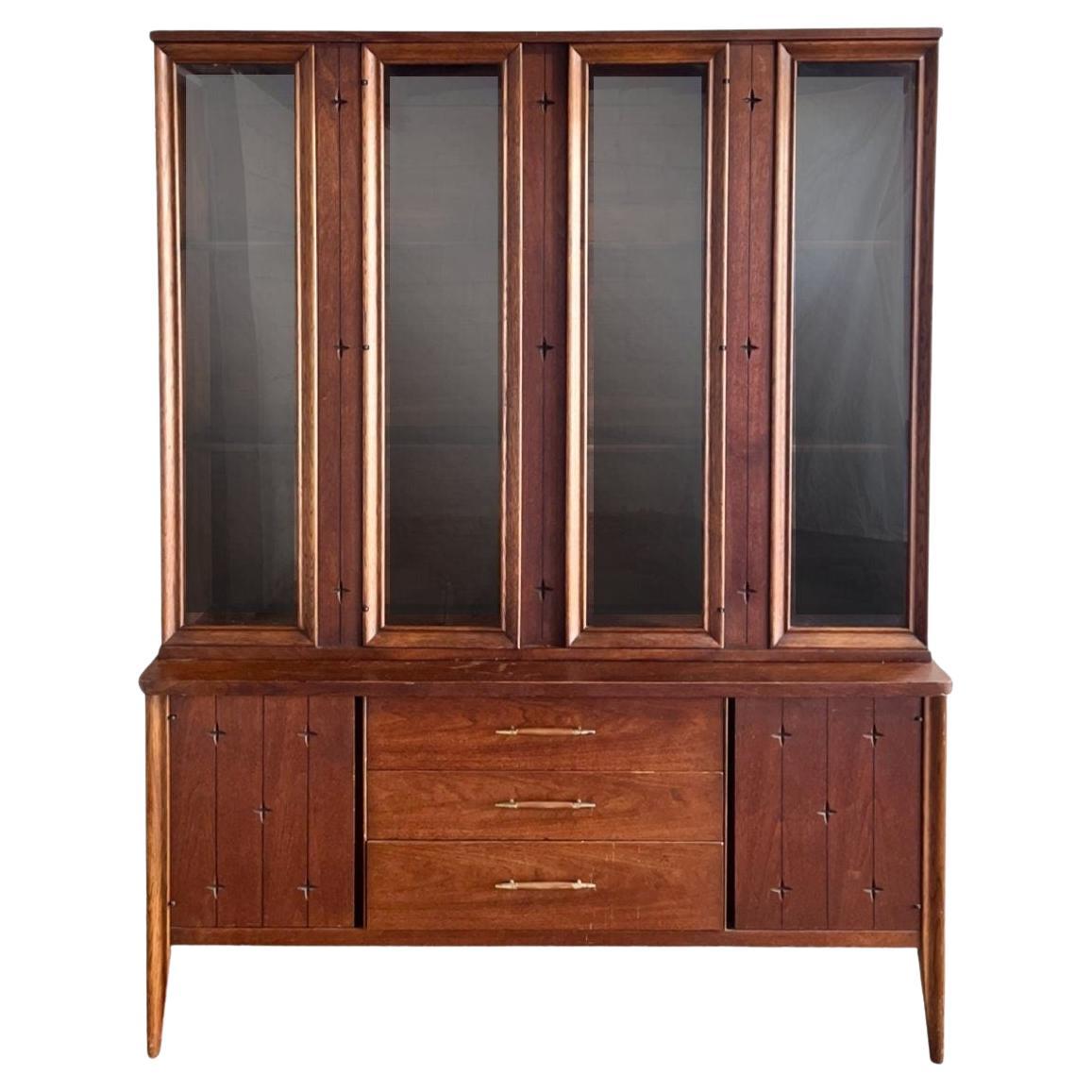 Broyhill Saga Vintage Mid Century Modern China Cabinet c. 1960s For Sale