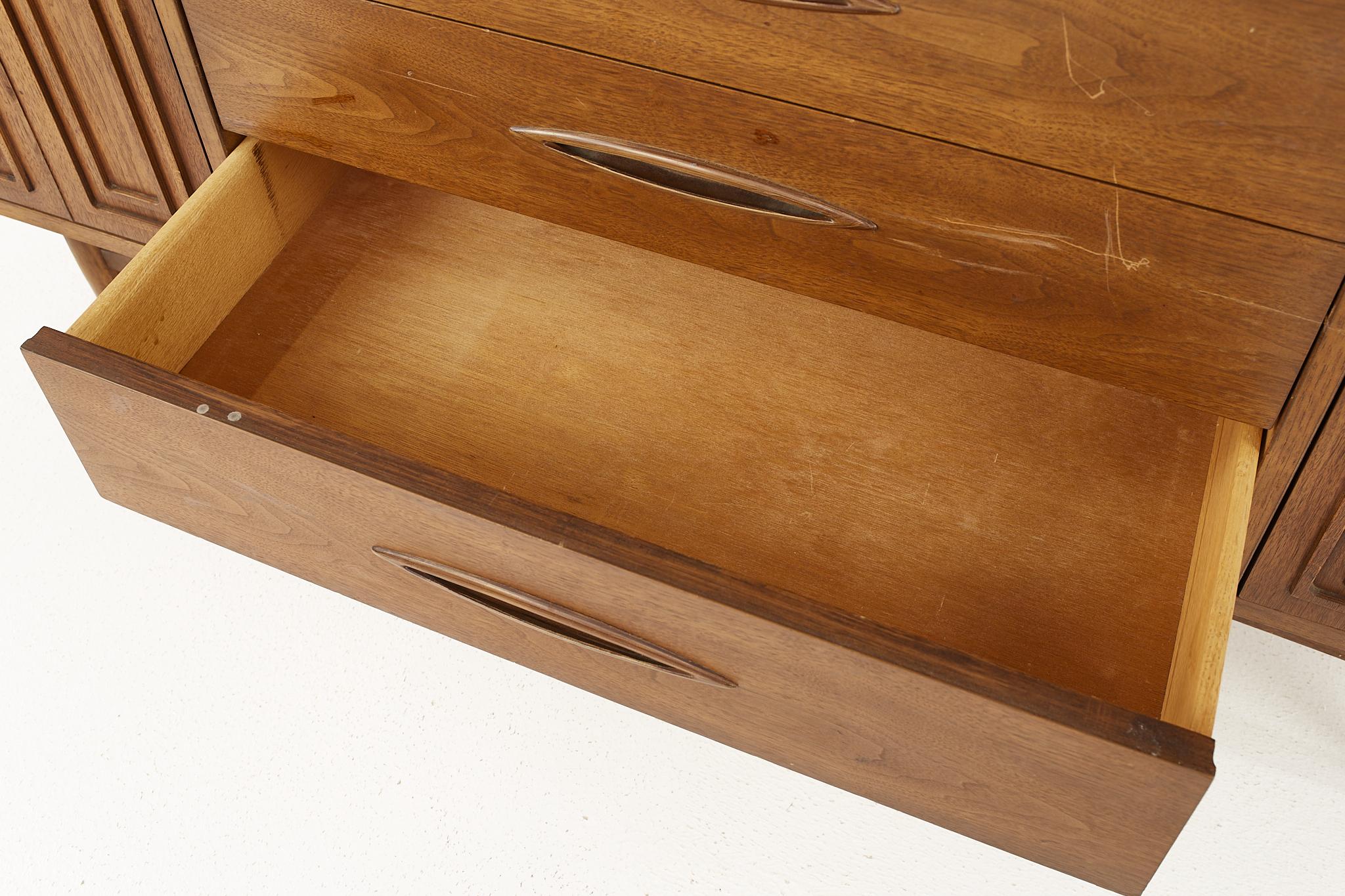 Broyhill Sculptra Brutalist Mid Century Walnut Credenza 4