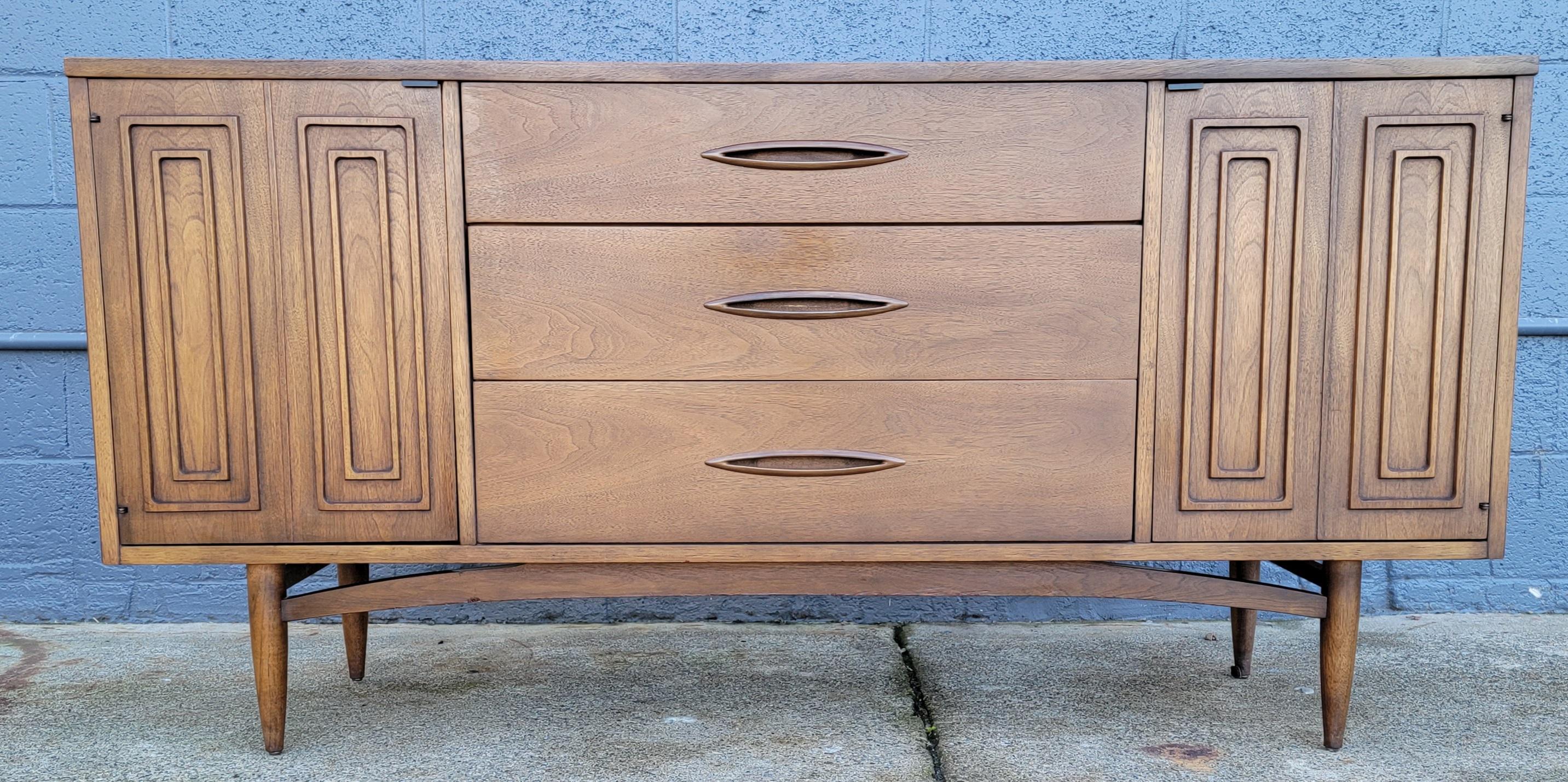 Broyhill Sculptra Credenza 4