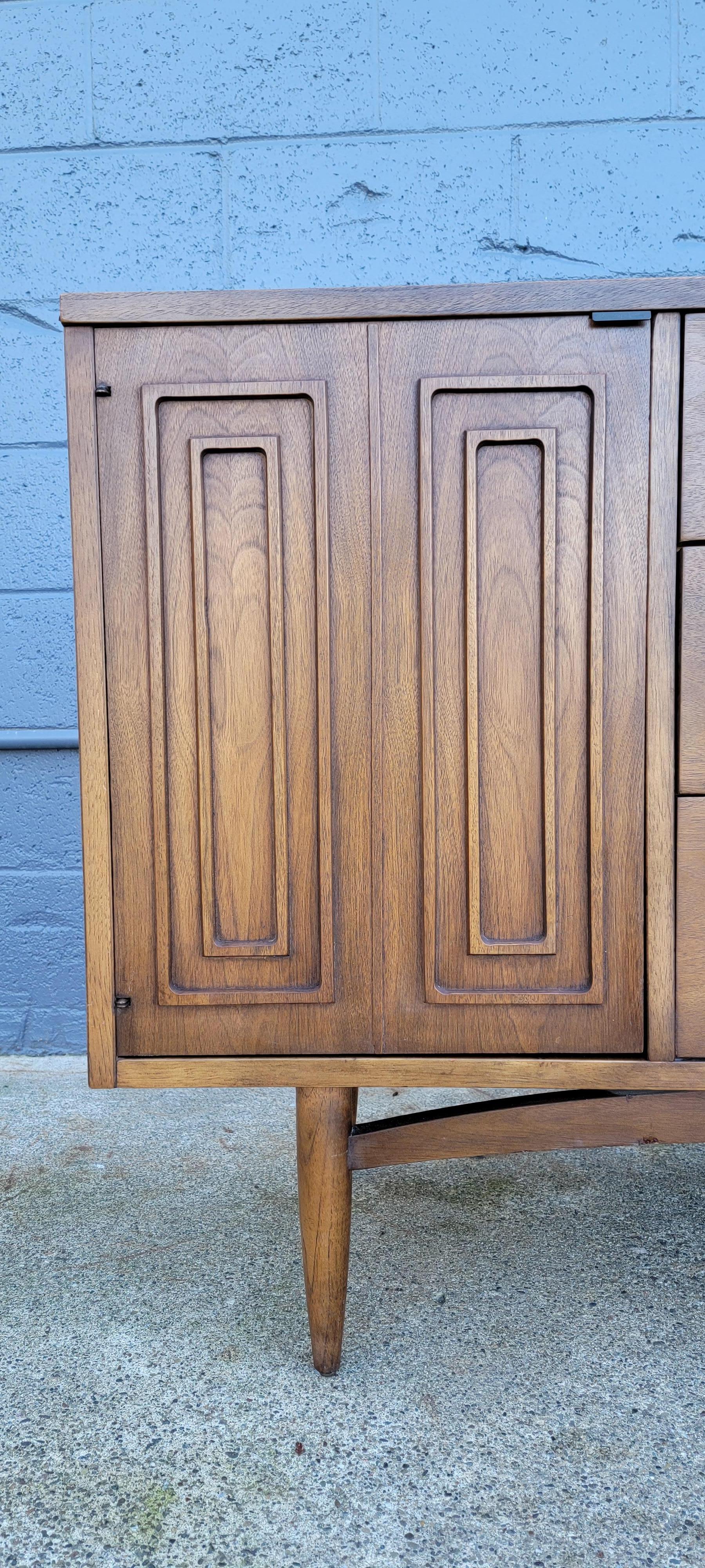 broyhill credenza