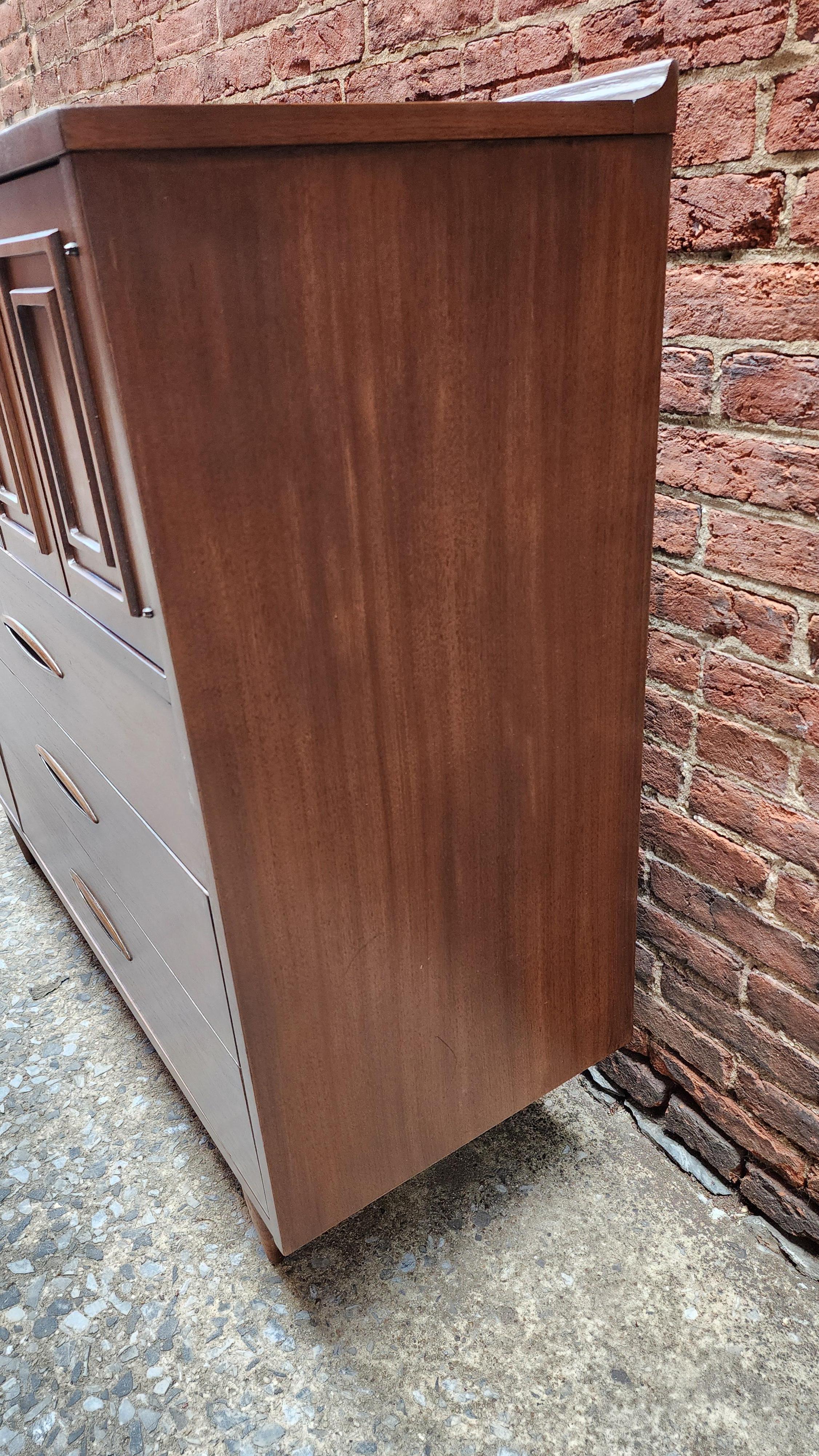 Broyhill Sculptra Magna Chest Tall Dresser Mid-Century Modern For Sale 4