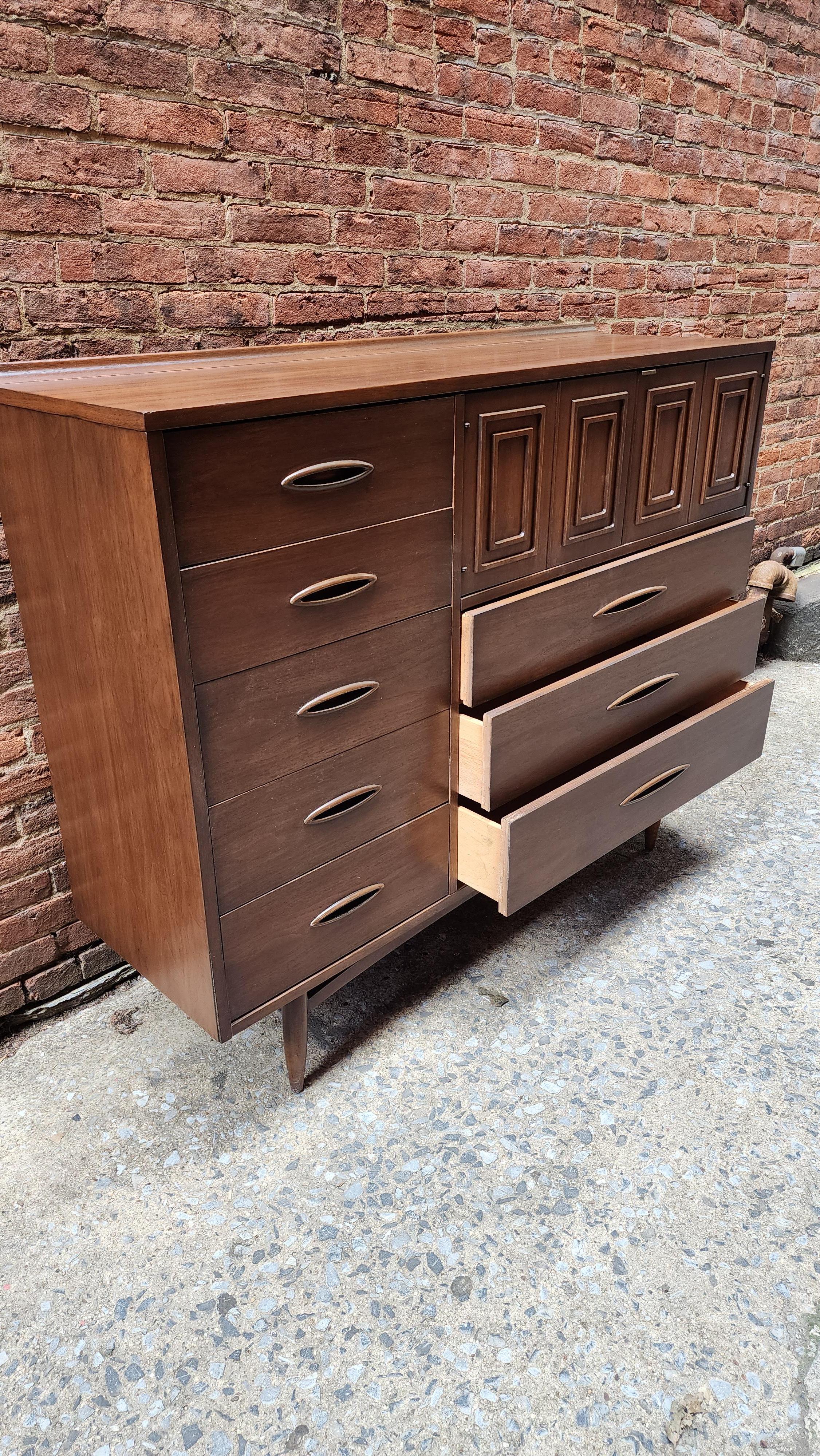Walnut Broyhill Sculptra Magna Chest Tall Dresser Mid-Century Modern For Sale