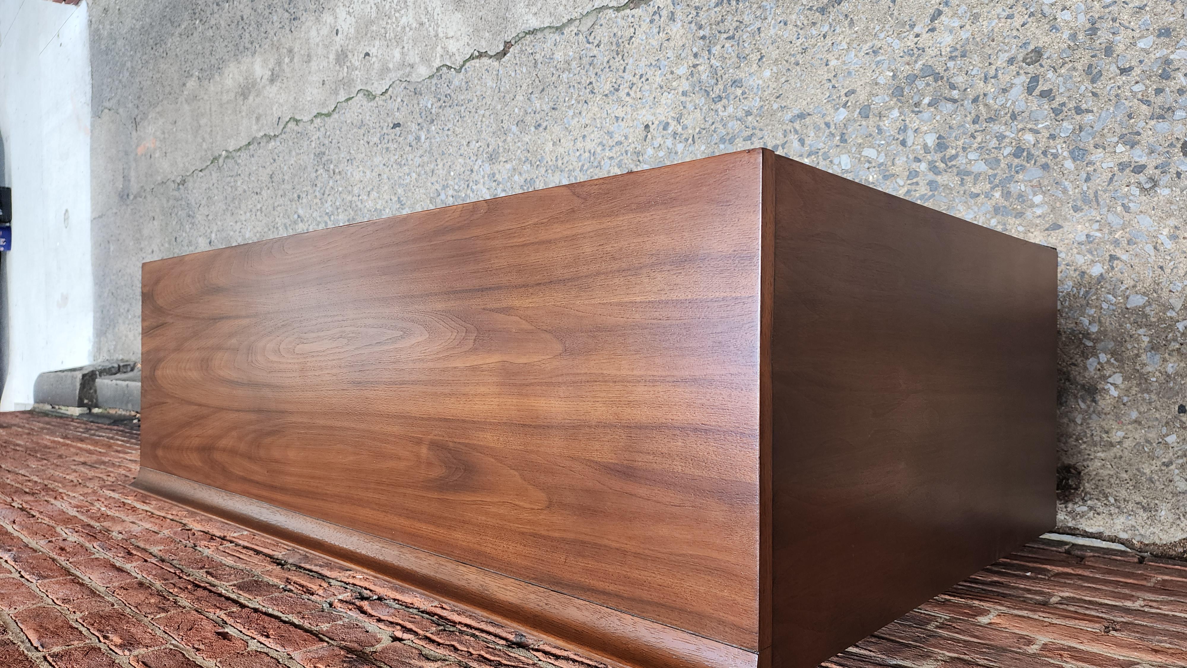 Broyhill Sculptra Magna Chest Tall Dresser Mid-Century Modern For Sale 2