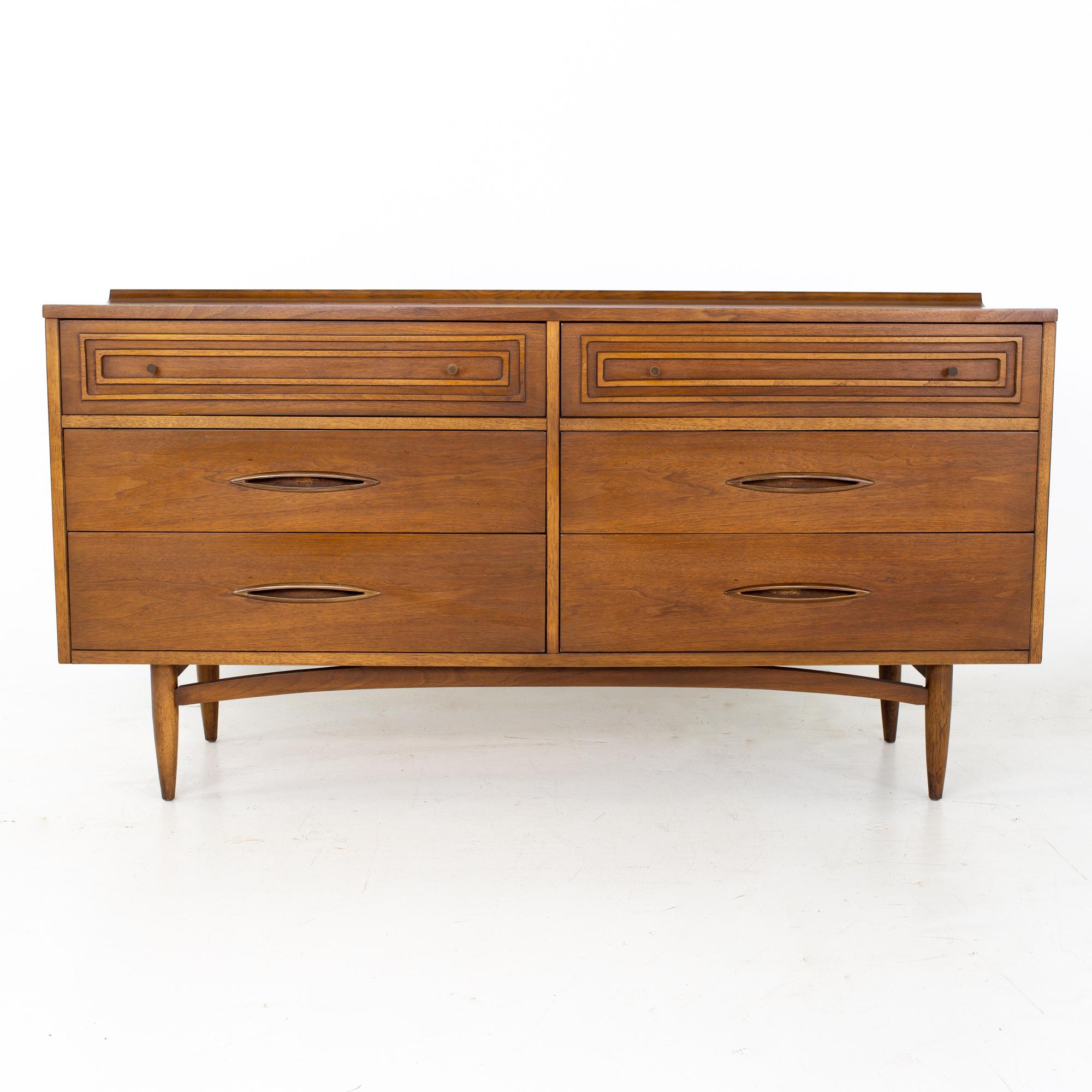 Broyhill sculptra mid century 6 drawer lowboy dresser

Dresser measures: 60 wide x 17 deep x 31.5 inches high

All pieces of furniture can be had in what we call restored vintage condition. That means the piece is restored upon purchase so it’s