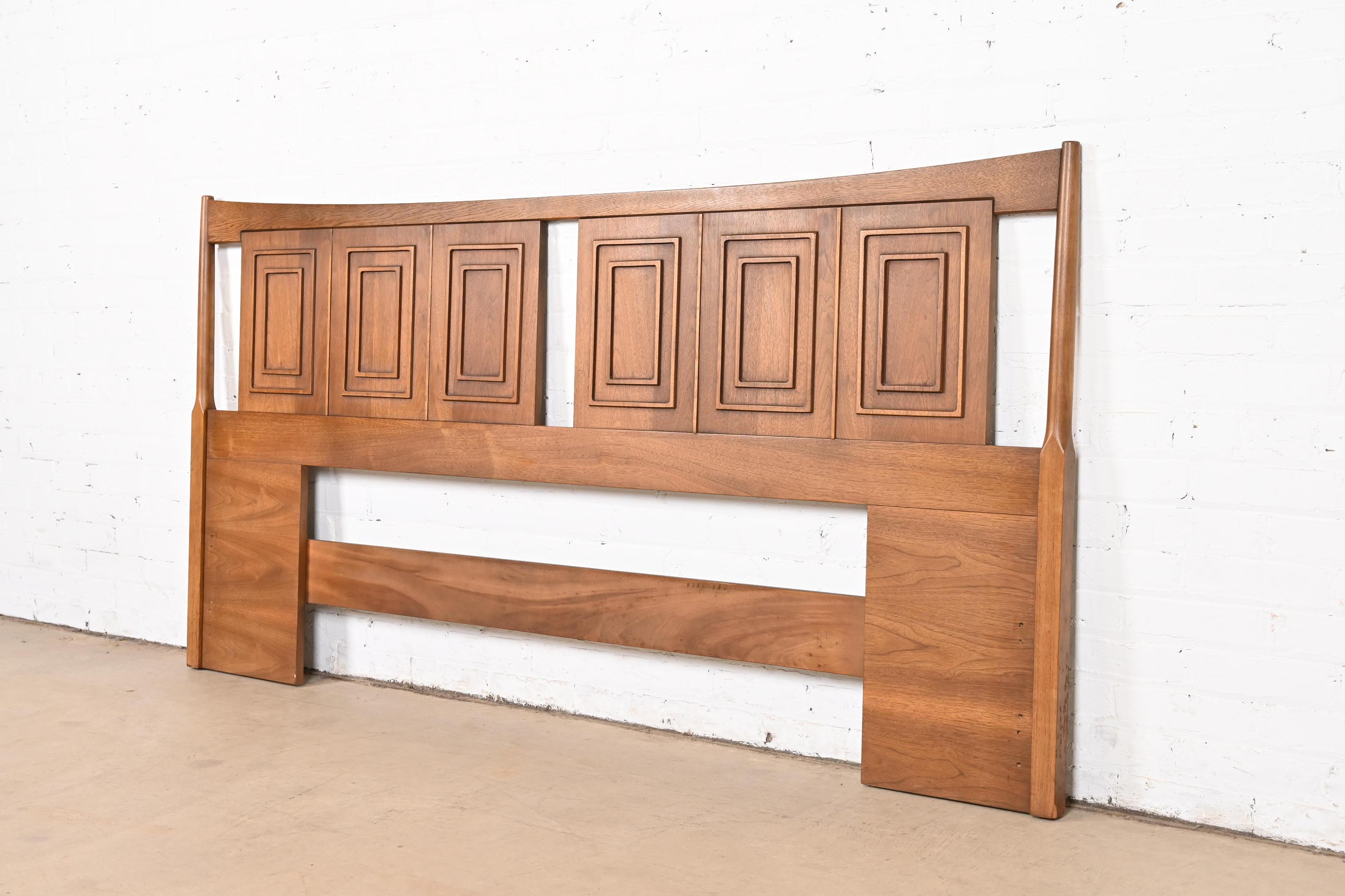 Broyhill Sculptra Mid-Century Modern Walnut King Size Headboard, 1960s In Good Condition For Sale In South Bend, IN