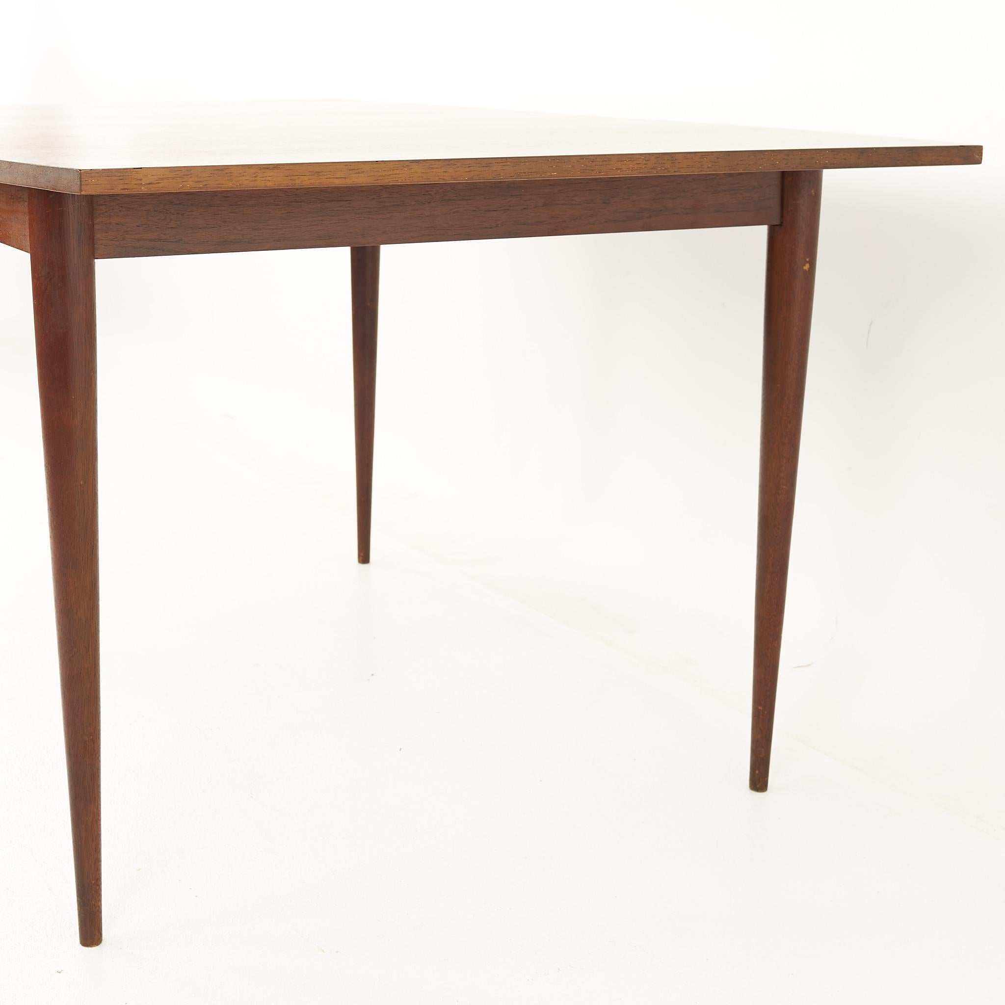 Broyhill Sculptra Mid Century Walnut Dining Table with 3 Leaves In Good Condition In Countryside, IL