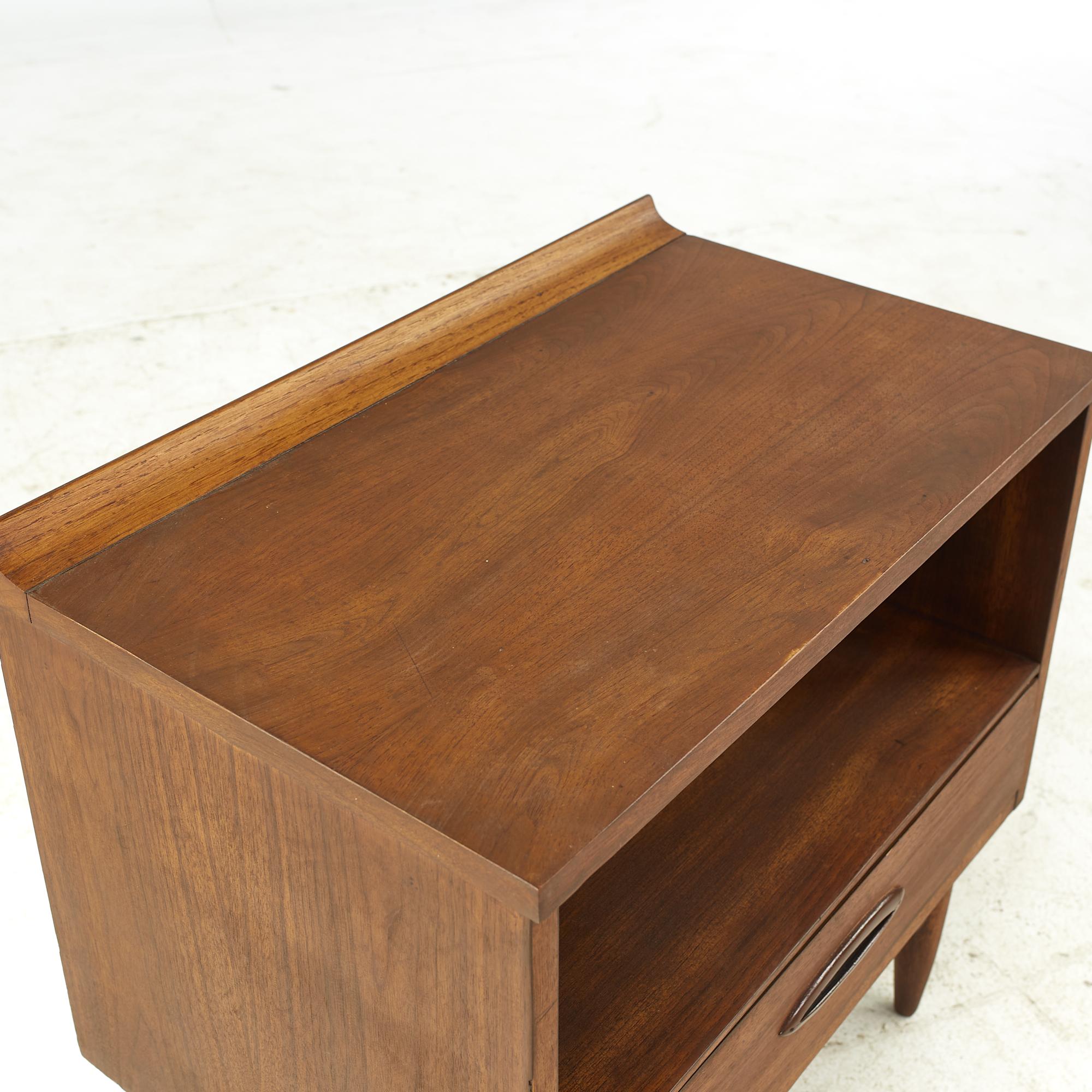 Late 20th Century Broyhill Sculptra Midcentury Walnut Nightstand, Pair For Sale