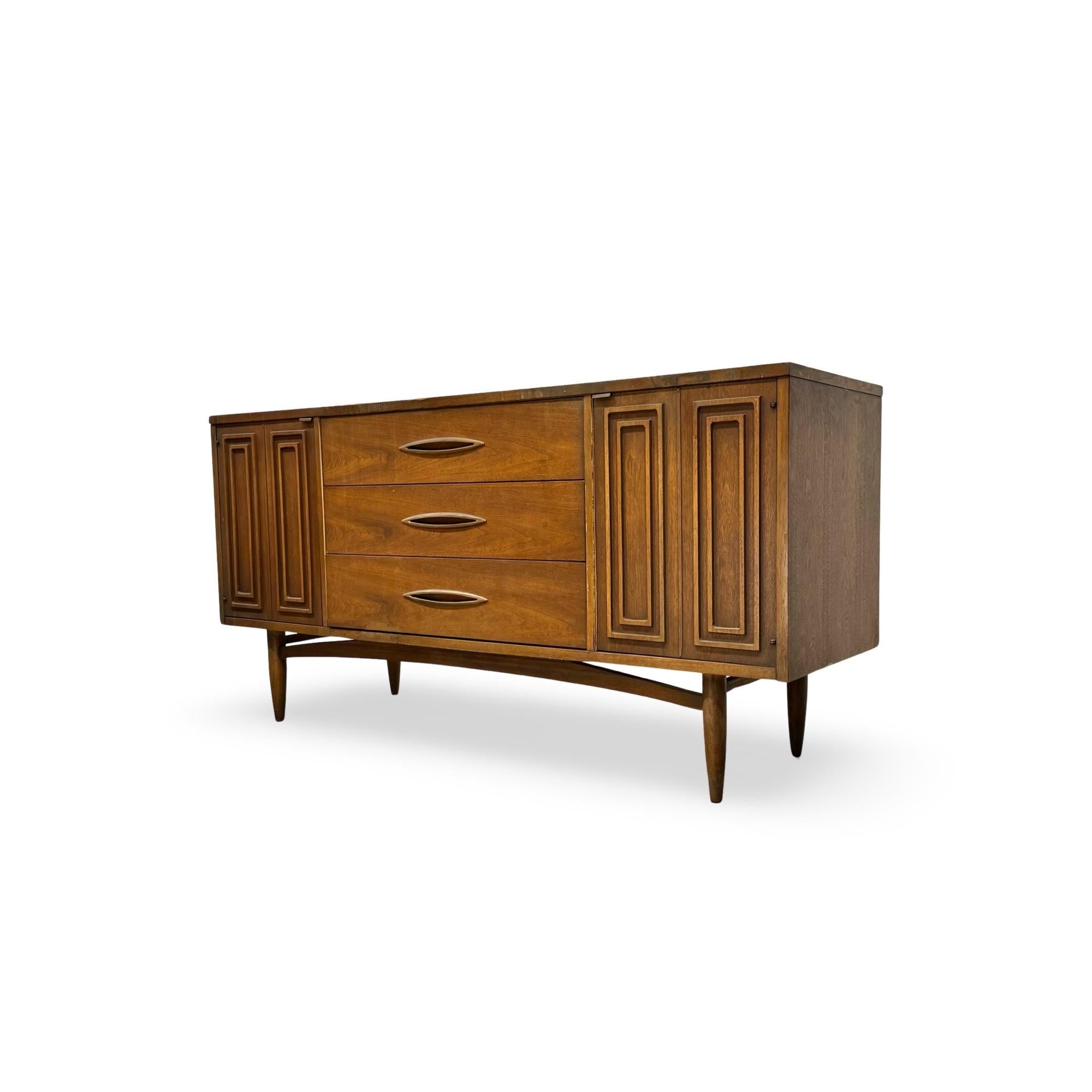 Mid-Century Modern Broyhill Sculptra Vintage Mid Century Modern Credenza c. 1960s