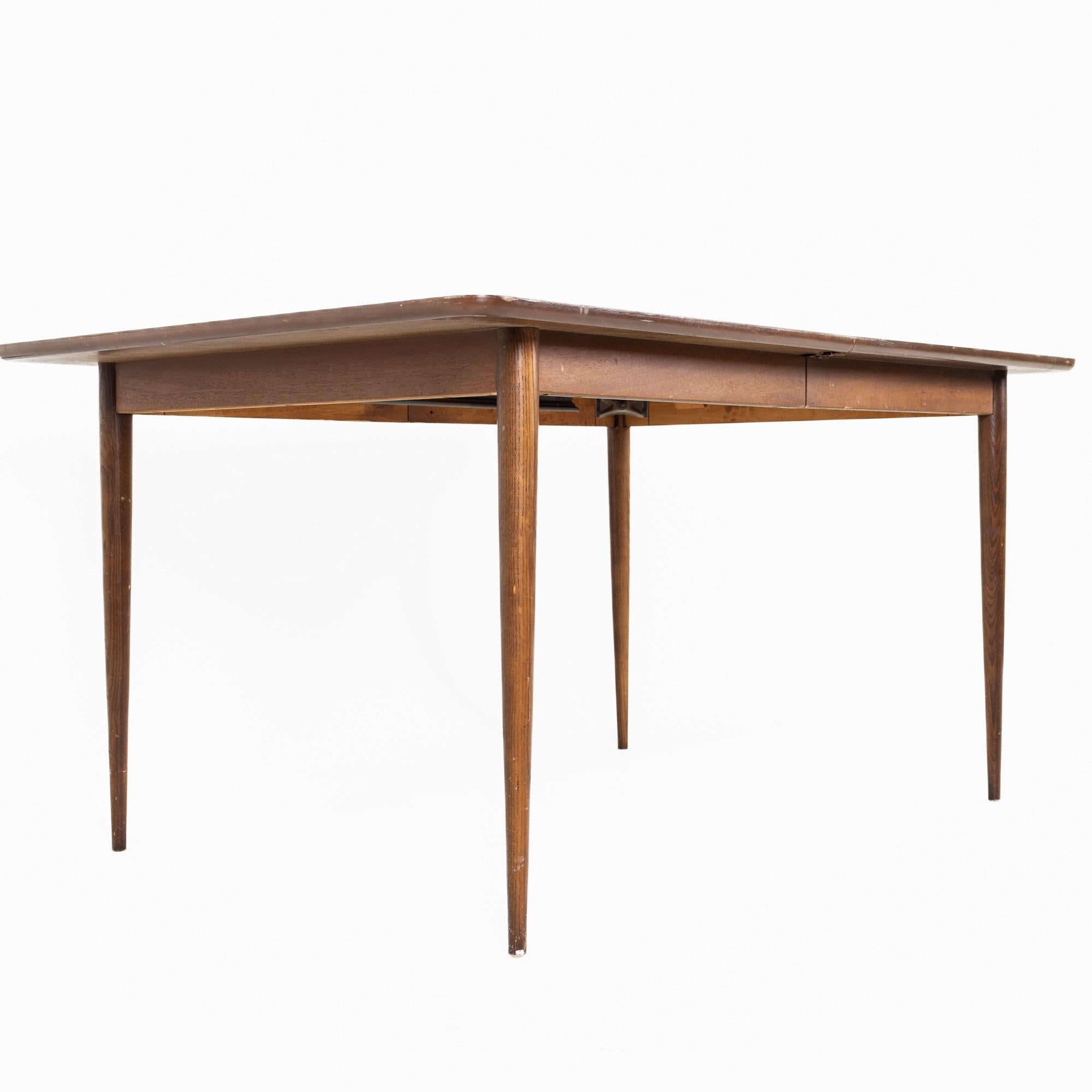 Broyhill Style Mid-Century Laminate Top Dining Table In Good Condition For Sale In Countryside, IL