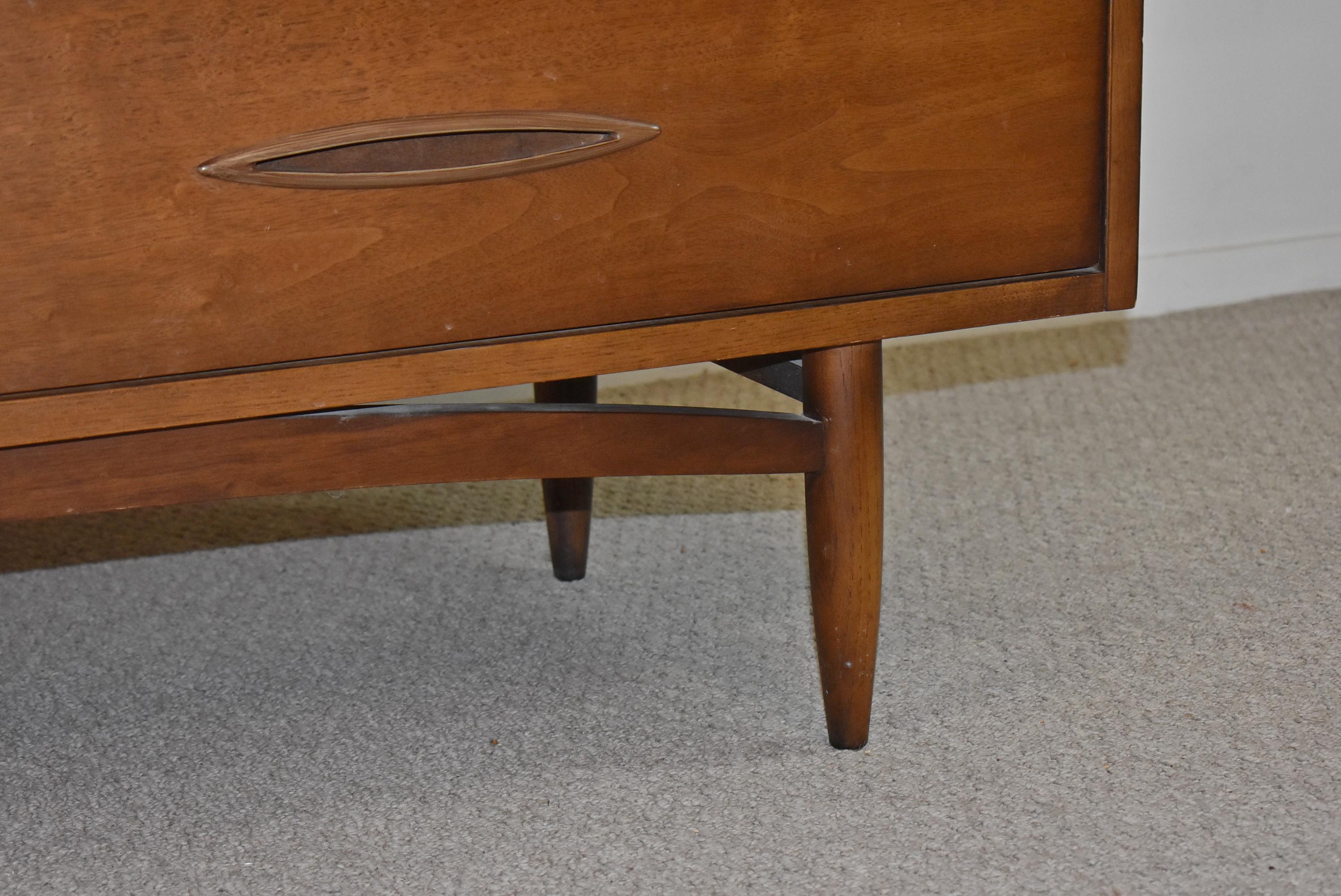 Late 20th Century Broyhill Sculptra Dresser For Sale