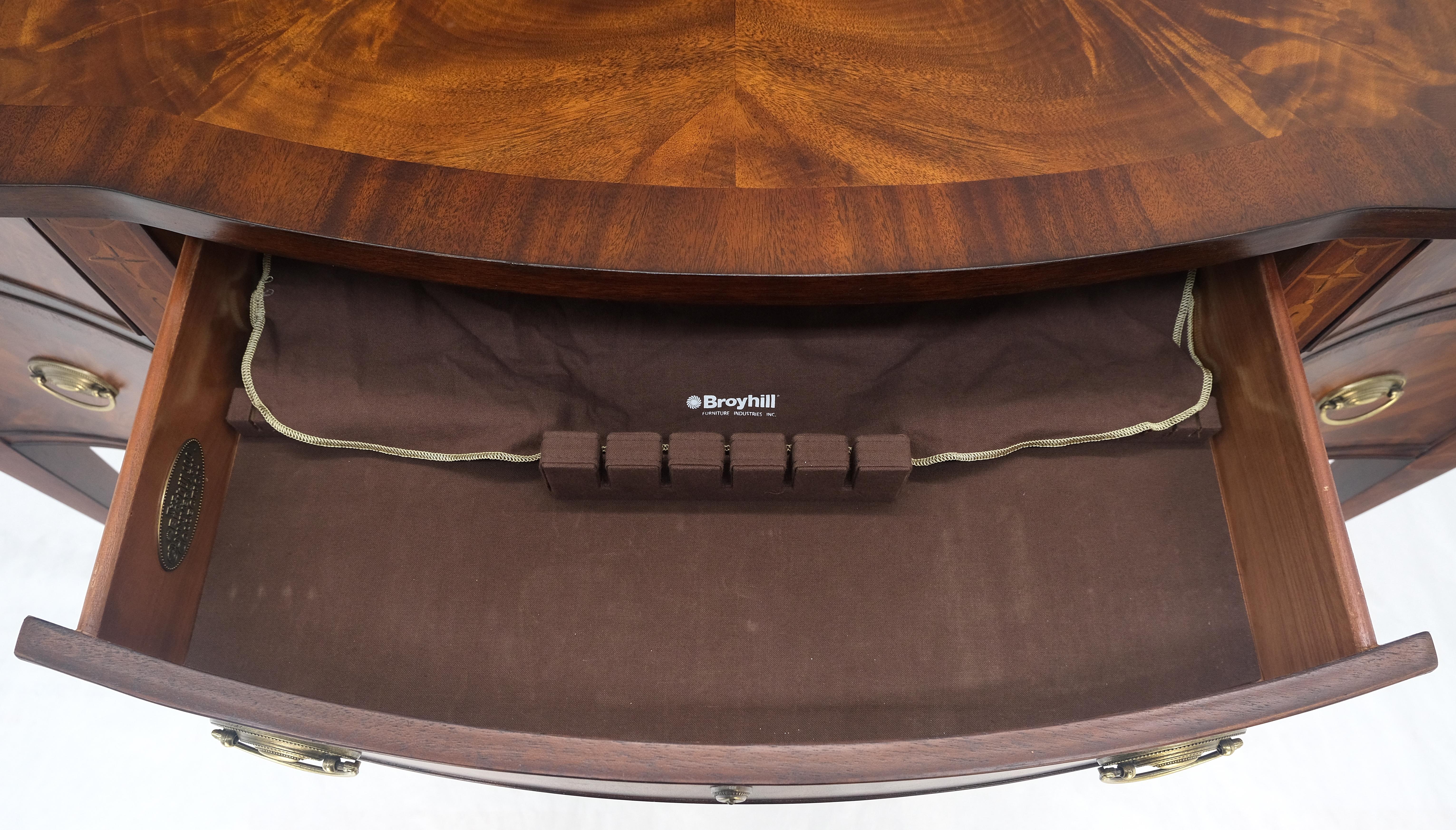 Broyhyll Bow Front Crotch Mahogany Banded Top Sideboard Buffet Console MINT! For Sale 1