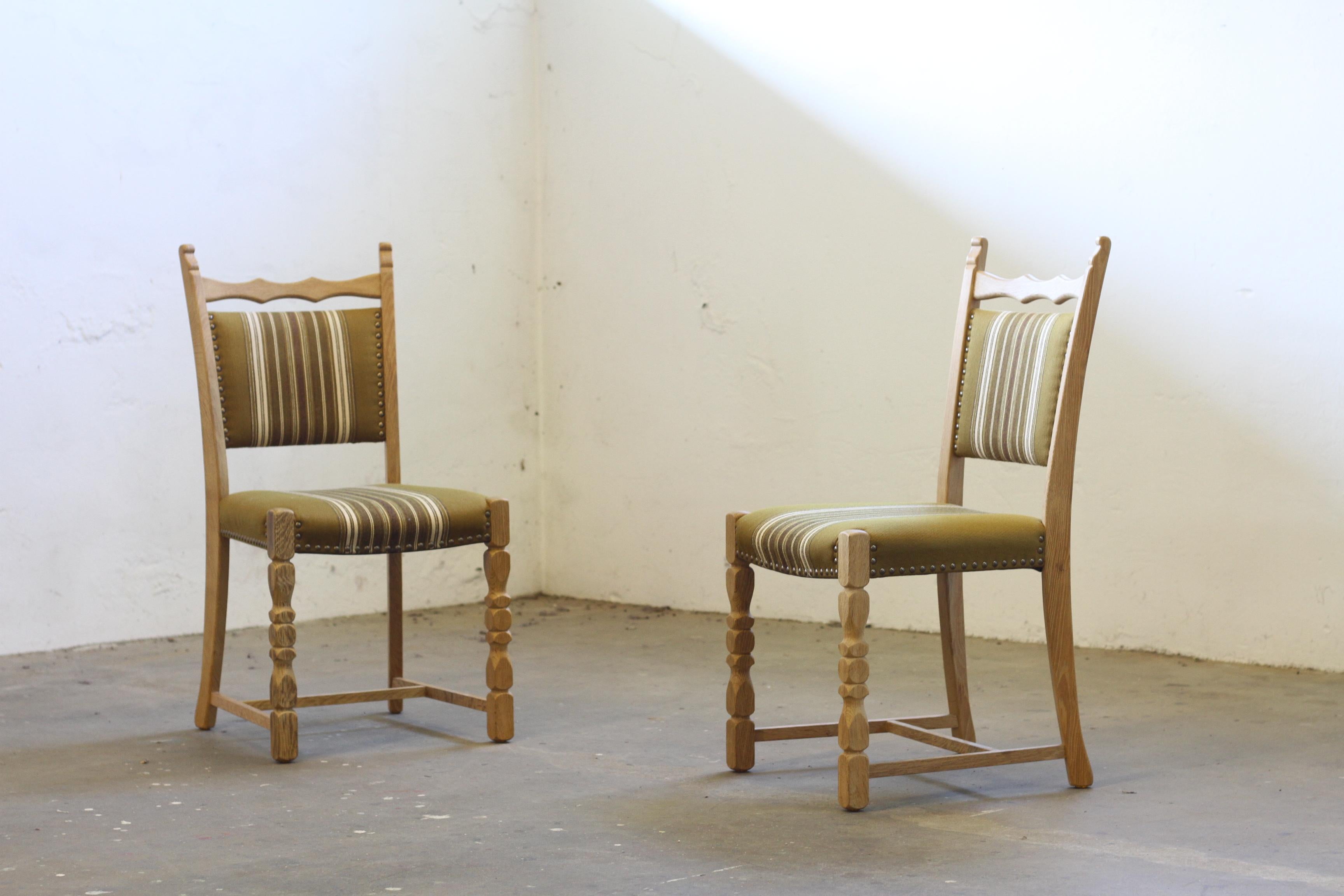 Sedie da pranzo moderne danesi Brualist in Oak nello stile di Henning Kjærnulf, anni '60 in vendita 3