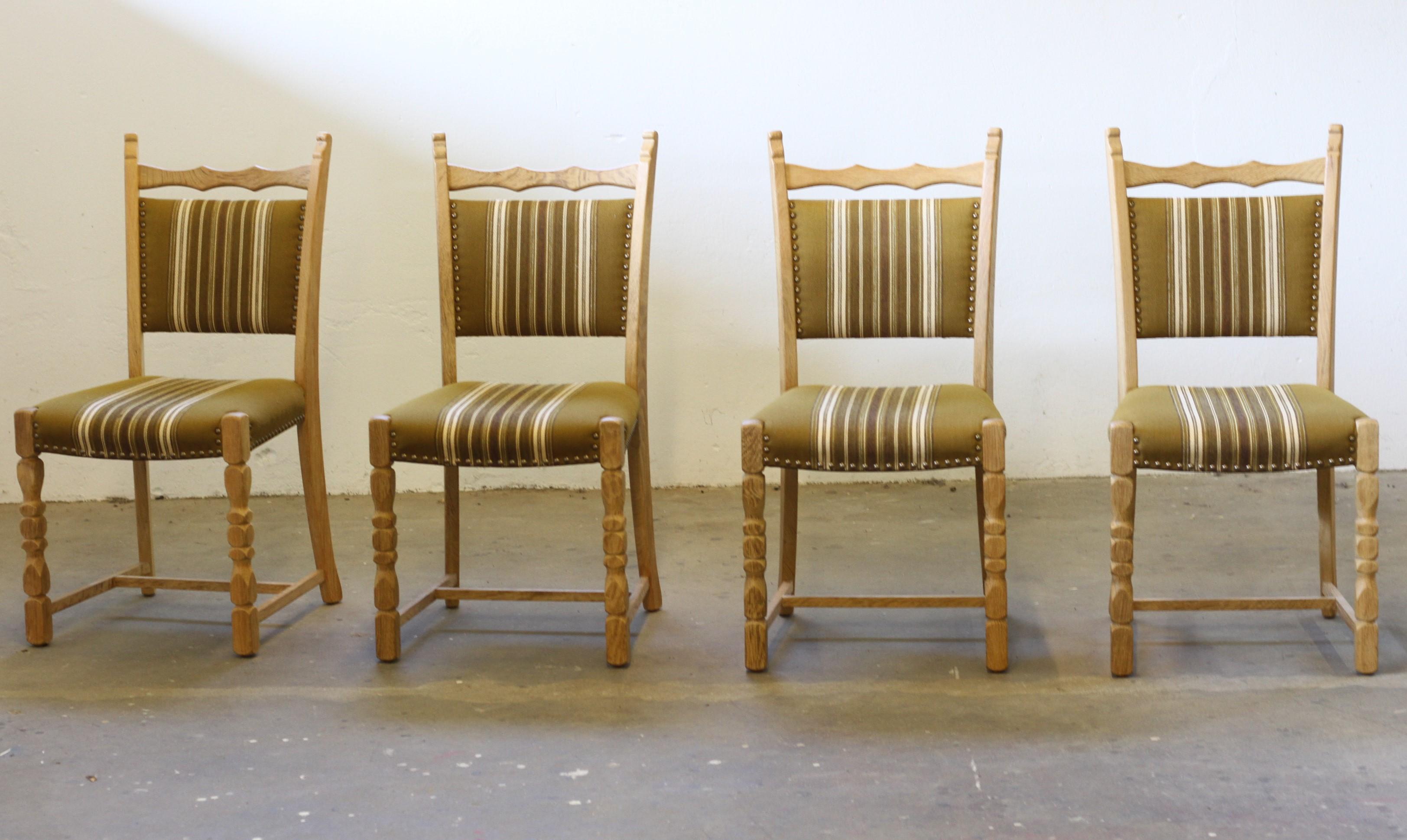 Tessuto Sedie da pranzo moderne danesi Brualist in Oak nello stile di Henning Kjærnulf, anni '60 in vendita