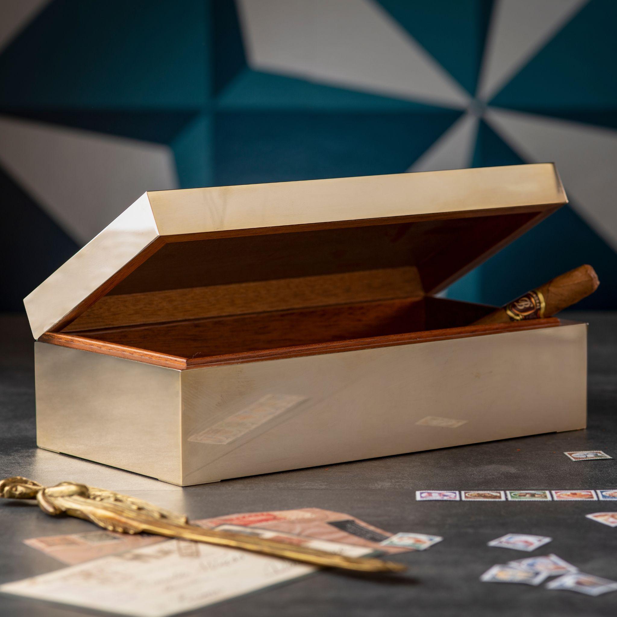 Keep your cigars fresh and organized in our stylish brass cigar box with a wooden interior. Made from high-quality brass and wood, its unique and elegant design adds sophistication to any decor. With a hinged lid for easy access, it is perfect for
