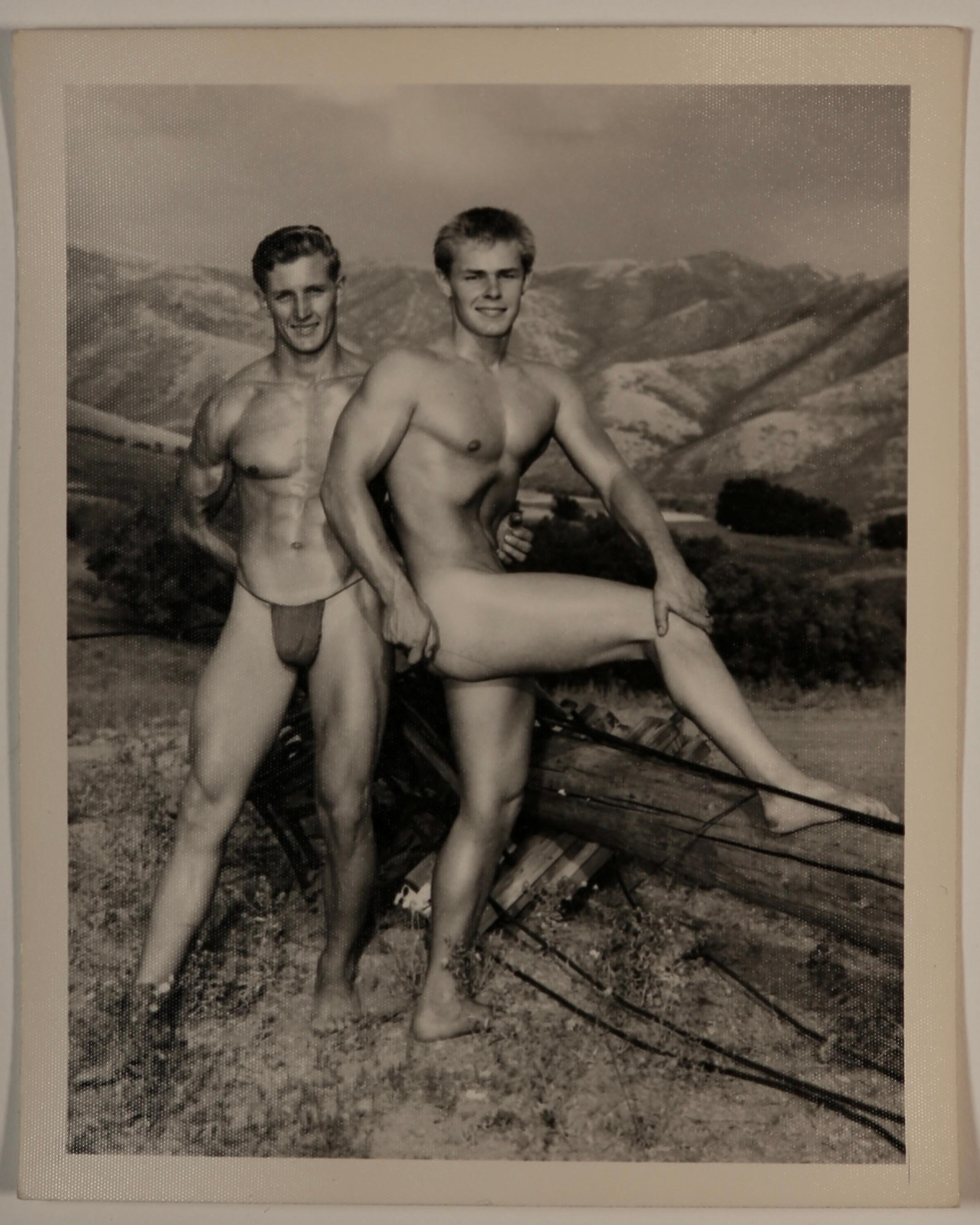 Bruce Bellas Vintage 1950 Photo Set Male Physique Robert Kendall & Jerry Debry - Photograph de Bruce Bellas / Bruce of Los Angeles