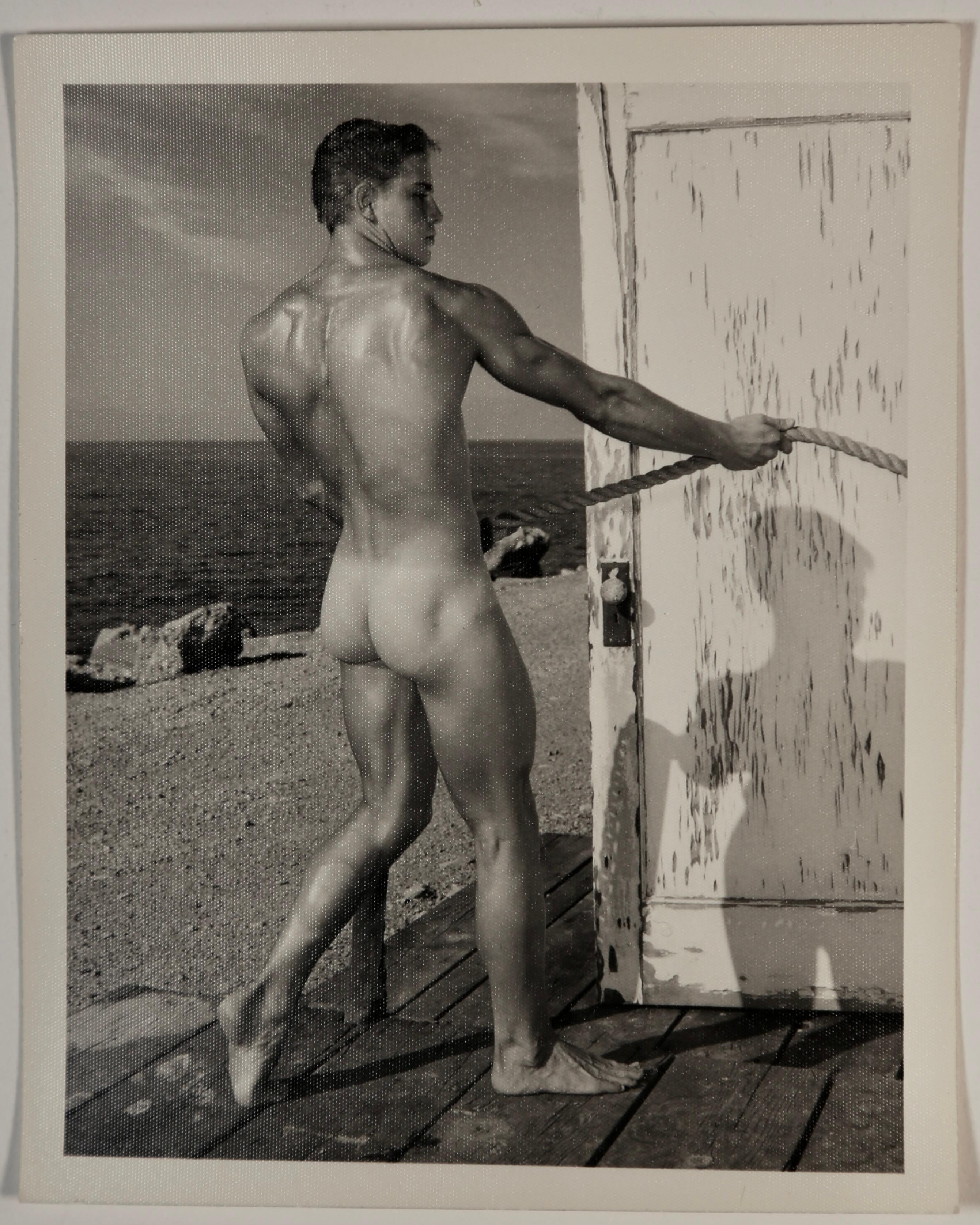 Bruce Bellas / Bruce of Los Angeles Nude Photograph – BRUCE BELLAS Vintage 1950er Jahre Foto des männlichen Physique-Modells Dennis Christensen, BRUCE BELLAS