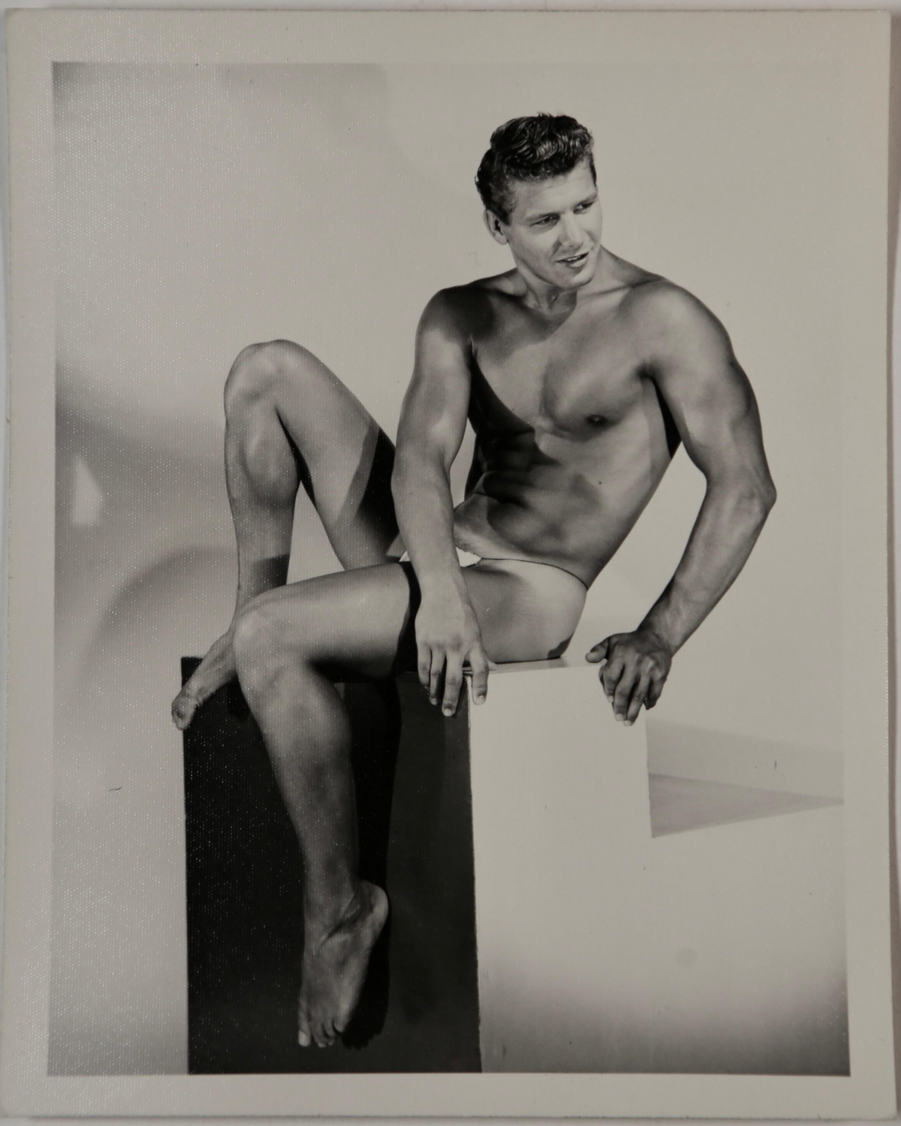 Bruce Bellas / Bruce of Los Angeles Nude Photograph – BRUCE BELLAS Vintage 1950er Jahre Foto des männlichen Physique-Modells Sam Stall, BRUCE BELLAS