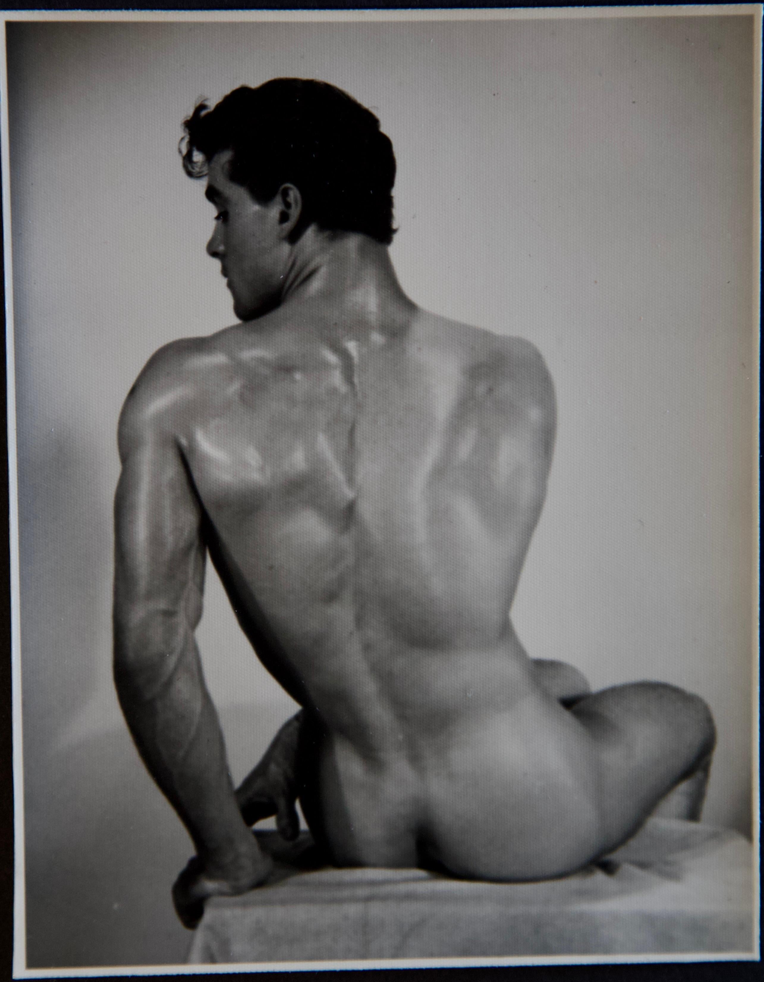 BRUCE BELLAS Vintage 1950s Photo Set of Male Physique model ED FURY - Après-guerre Photograph par Bruce Bellas / Bruce of Los Angeles