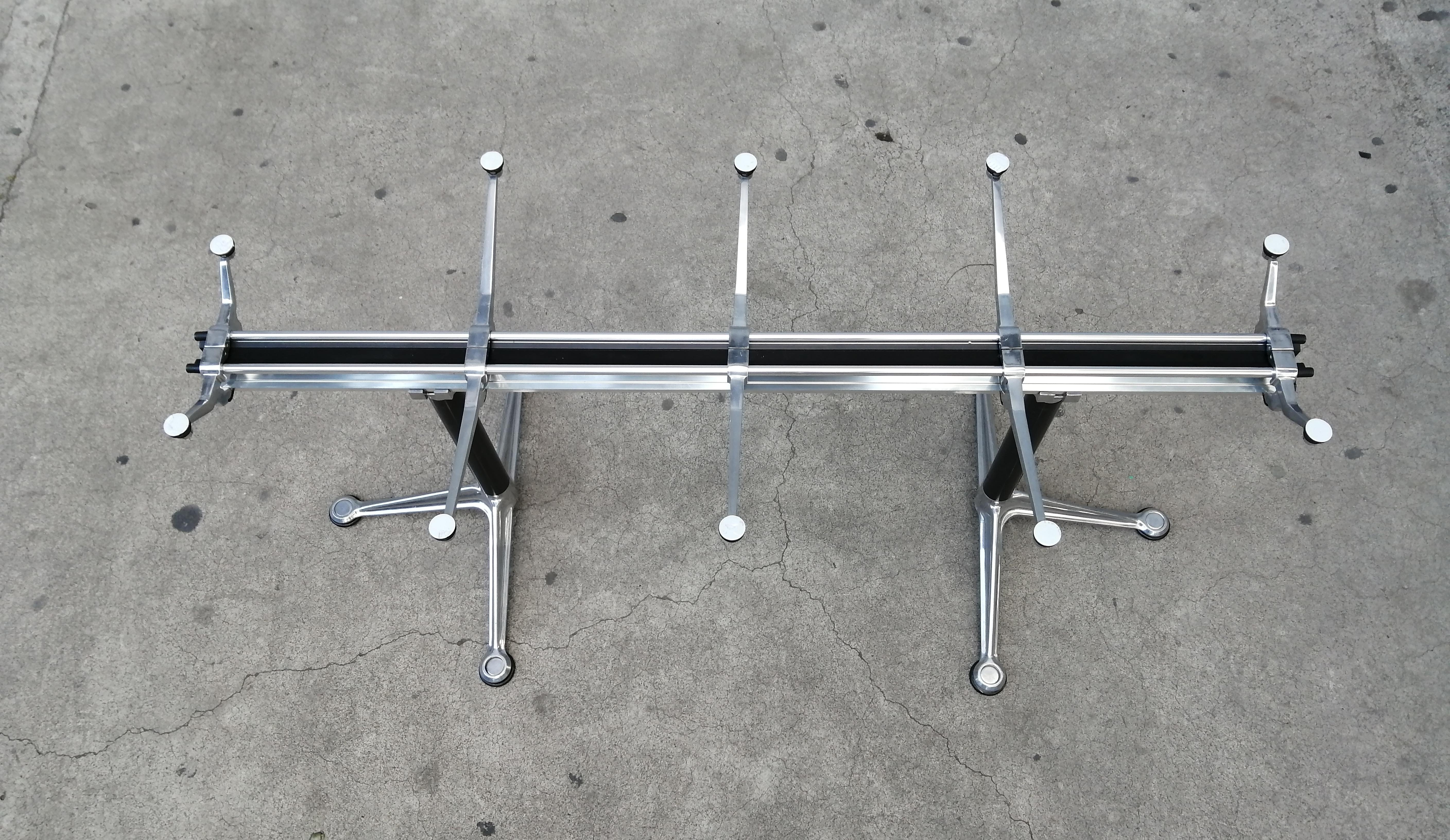 Bruce Burdick Herman Miller Aluminum Dining / Conference Table In Good Condition In Mexico City, MX