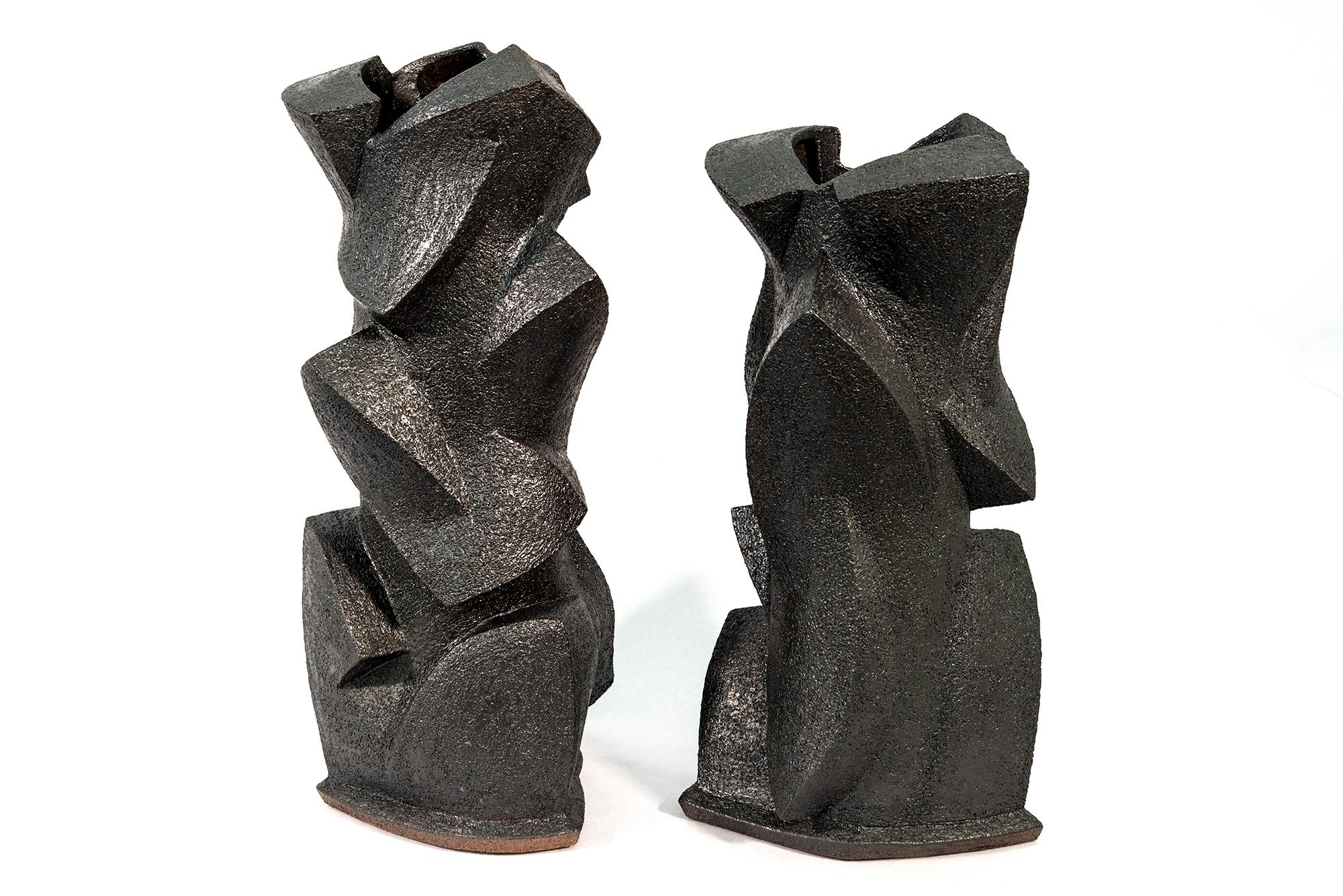 Coppia di vasi in rilievo - scultura astratta, smaltata, in ceramica, in vaso - Sculpture di Bruce Cochrane