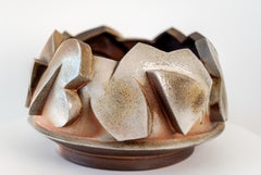 Forma redonda con relieve abierto: recipiente de cerámica, contemporáneo, 20 x 11,5 pulgadas