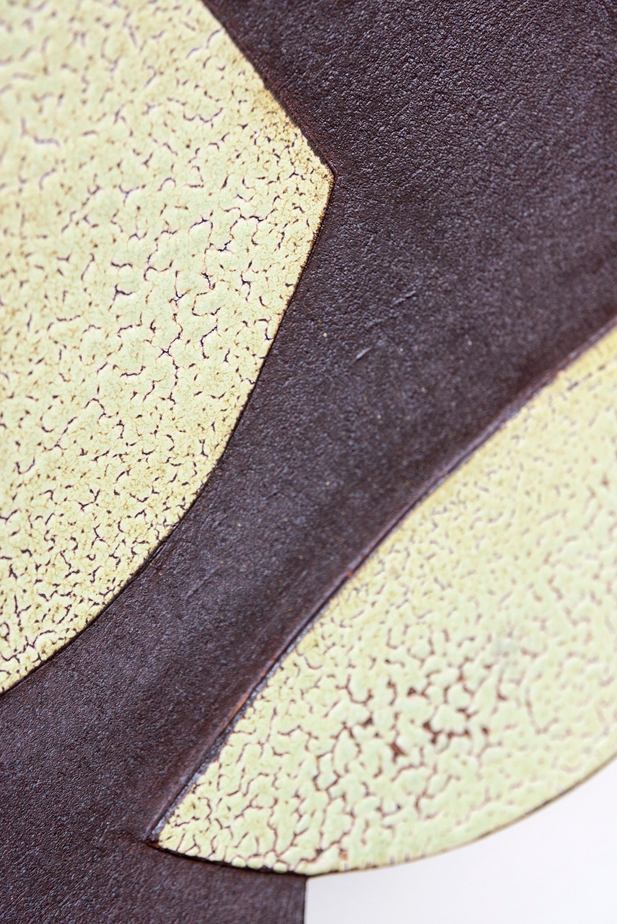 Paire de plaques murales à jupe (pistache) - abstrait, émaillé, céramique, sculpture murale en vente 9