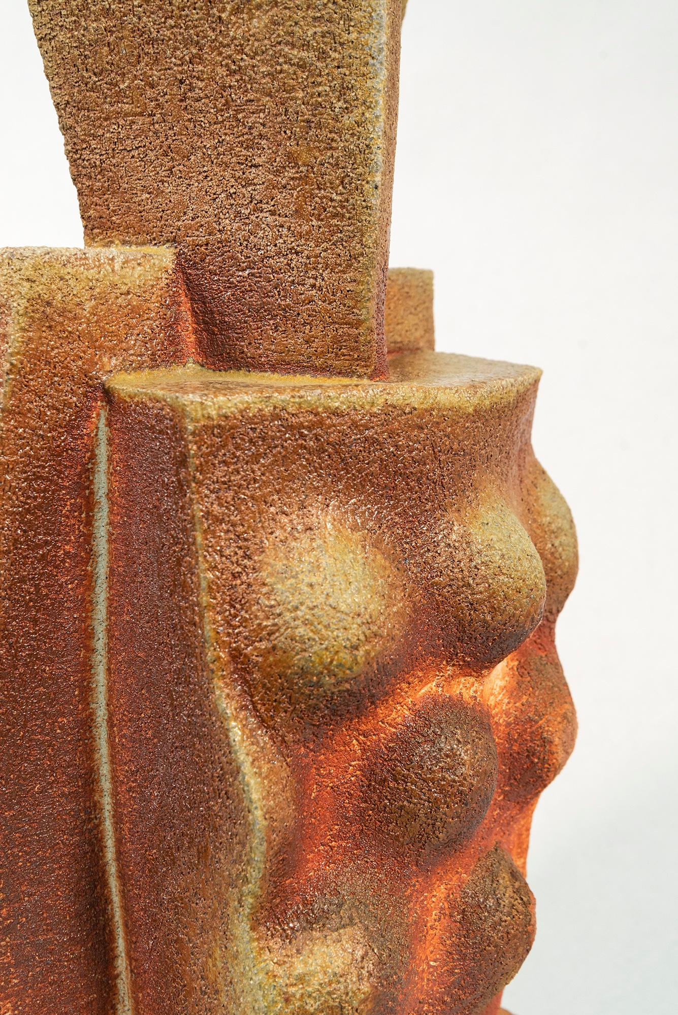 Vaso impilato Wood Fired - scultura astratta, smaltata, in ceramica, vaso in vendita 5
