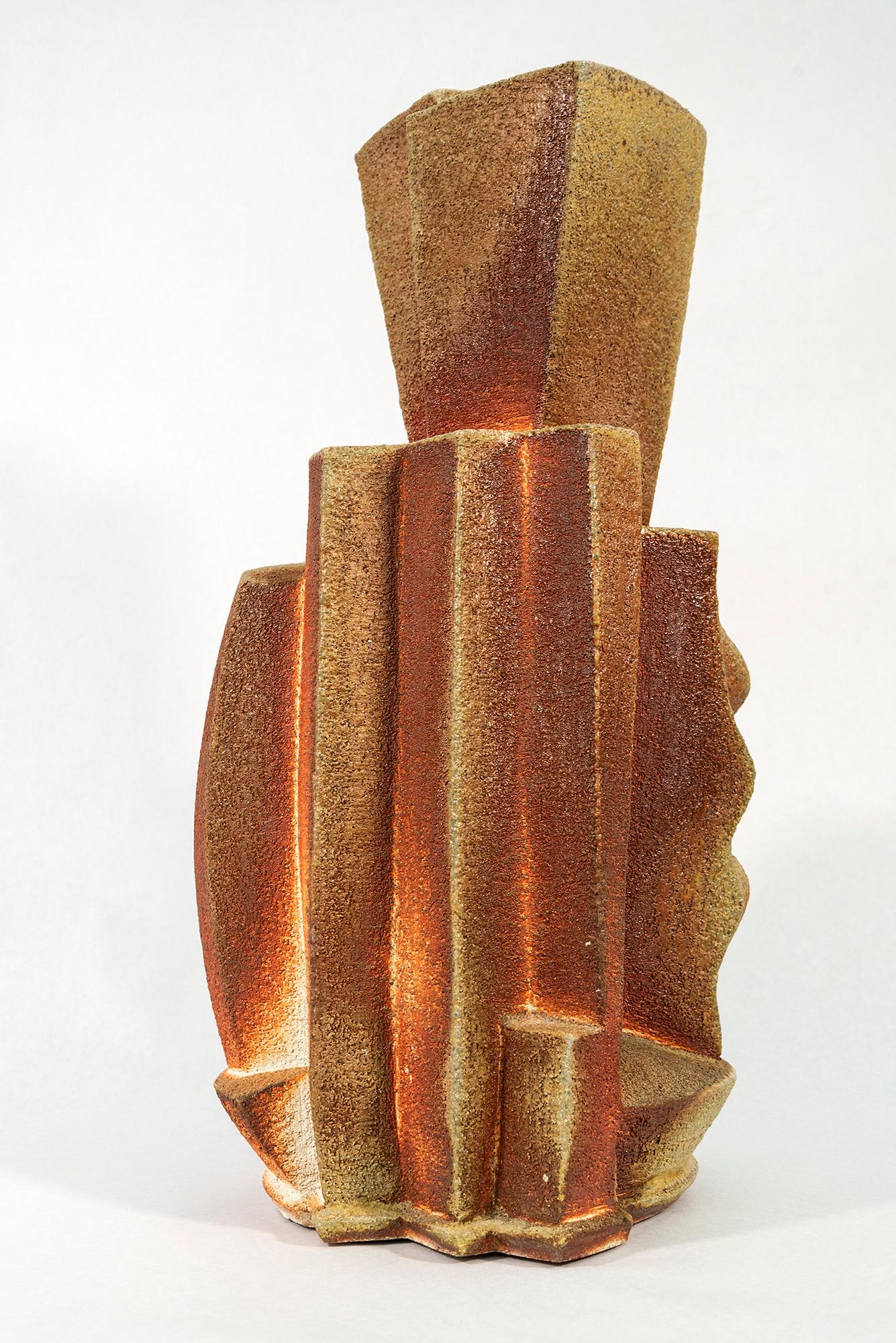 Vaso impilato Wood Fired - scultura astratta, smaltata, in ceramica, vaso - Abstract Sculpture Beige di Bruce Cochrane