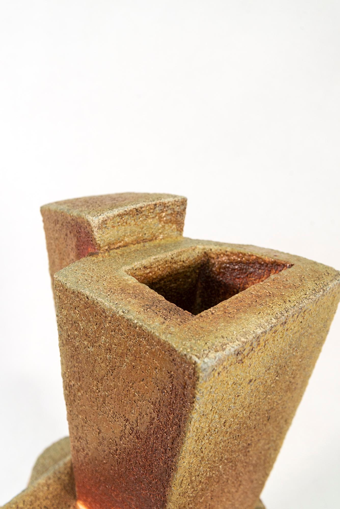 Vaso impilato Wood Fired - scultura astratta, smaltata, in ceramica, vaso in vendita 1