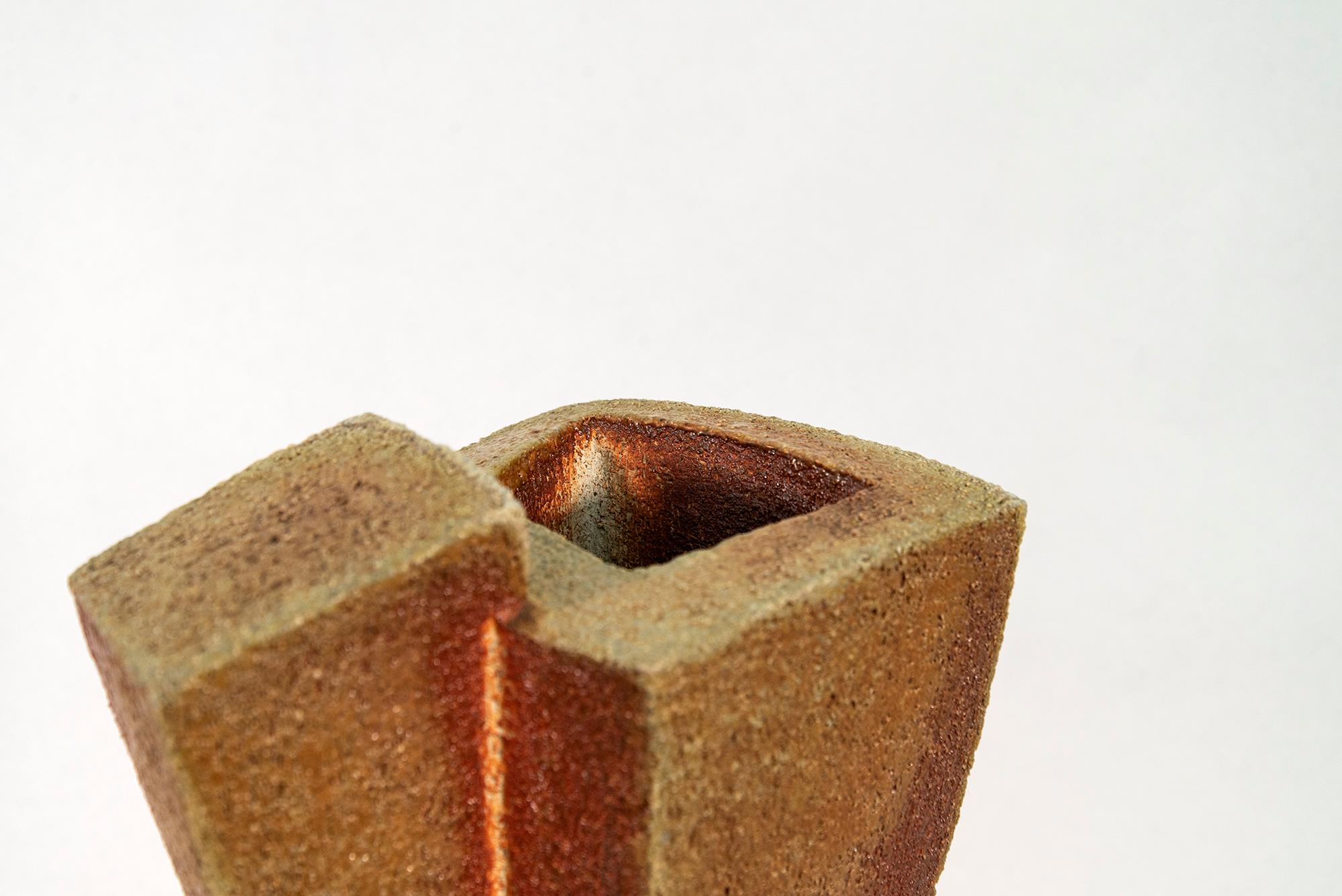 Vaso impilato Wood Fired - scultura astratta, smaltata, in ceramica, vaso in vendita 3
