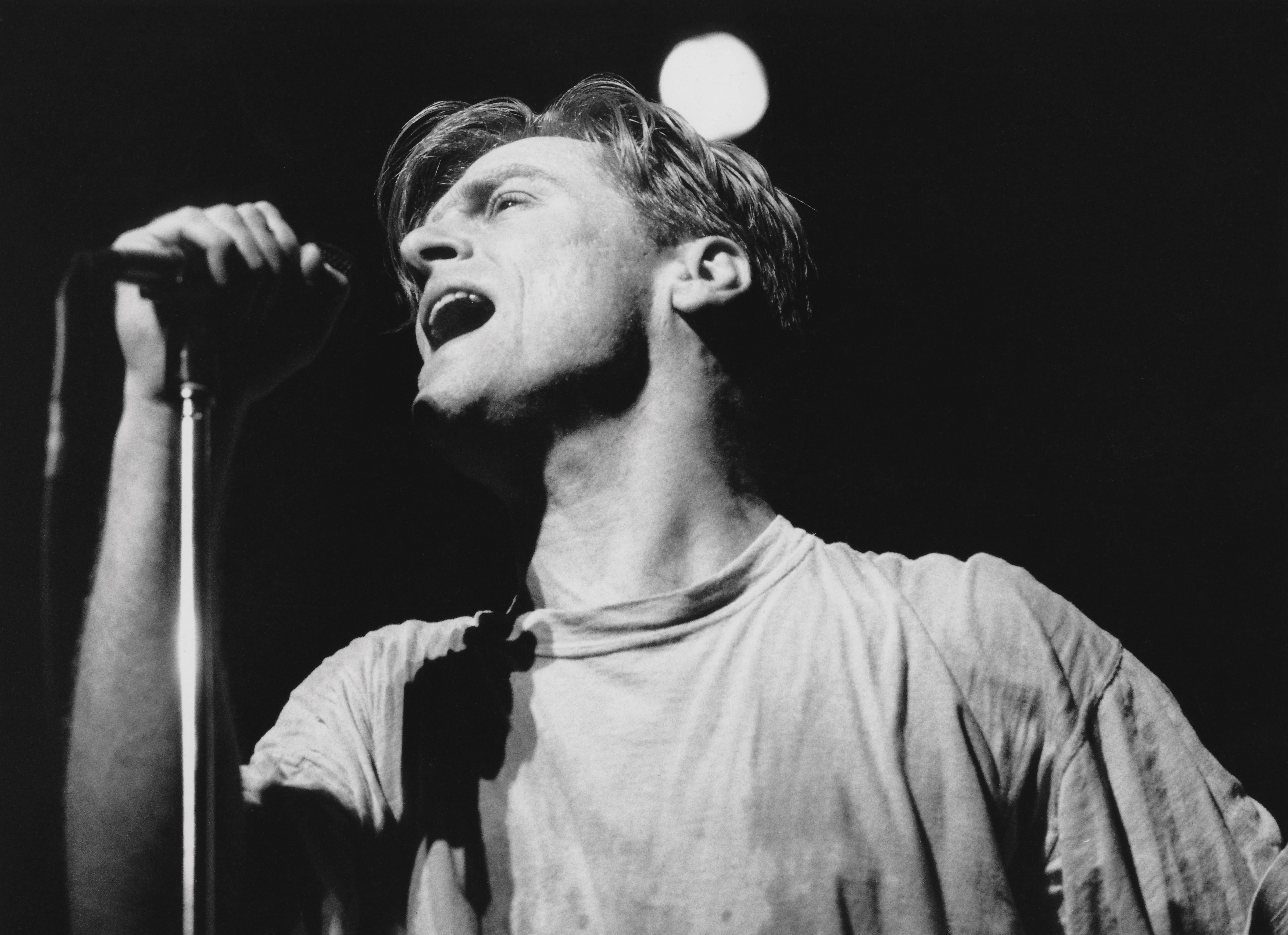 Bruce Colter Portrait Photograph - Bryan Adams Singing Passionately