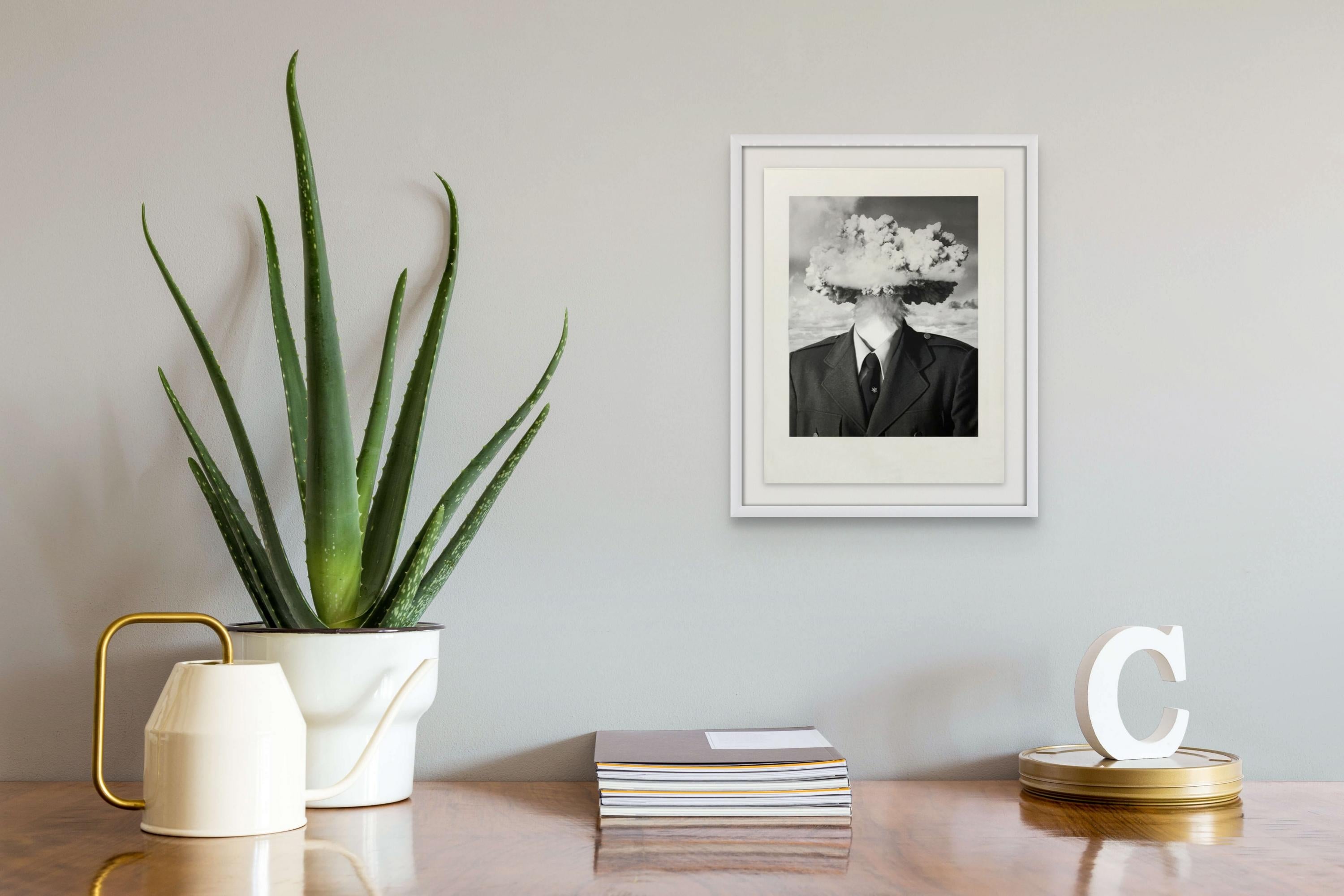 BOMBENKOPF (KLEINES FORMAT) – Photograph von Bruce Conner